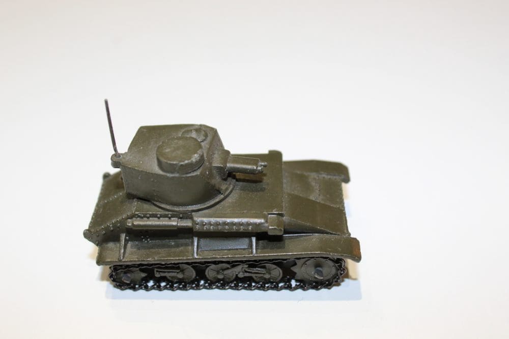 Dinky Toys 152a US Export Light Tank model, detailed miniature military vehicle for collectors.