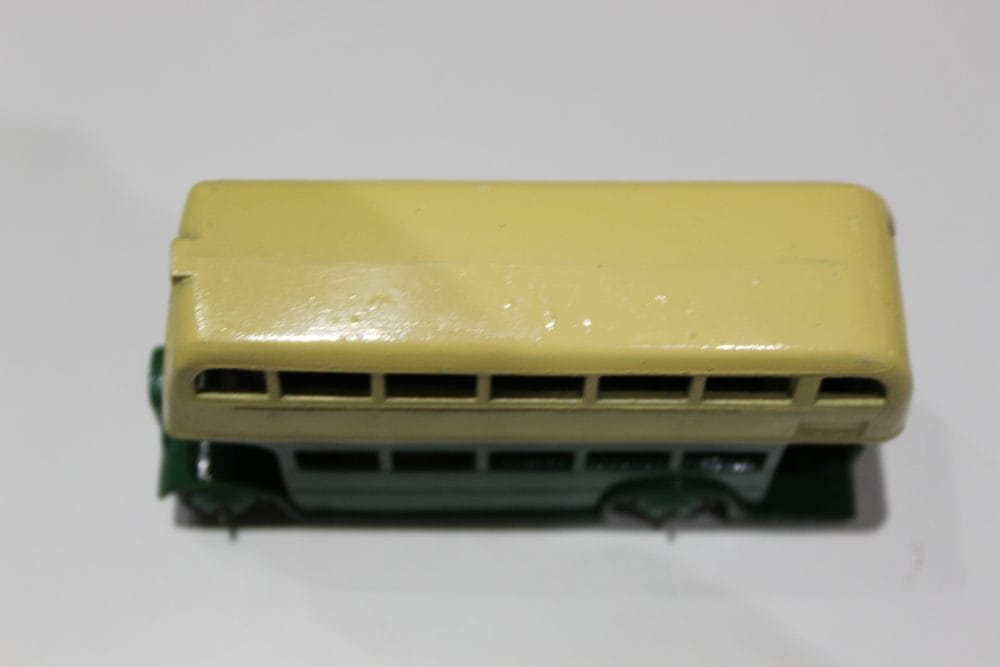 Vintage Dinky Toys 151a US Export Medium Tank model for collectors.