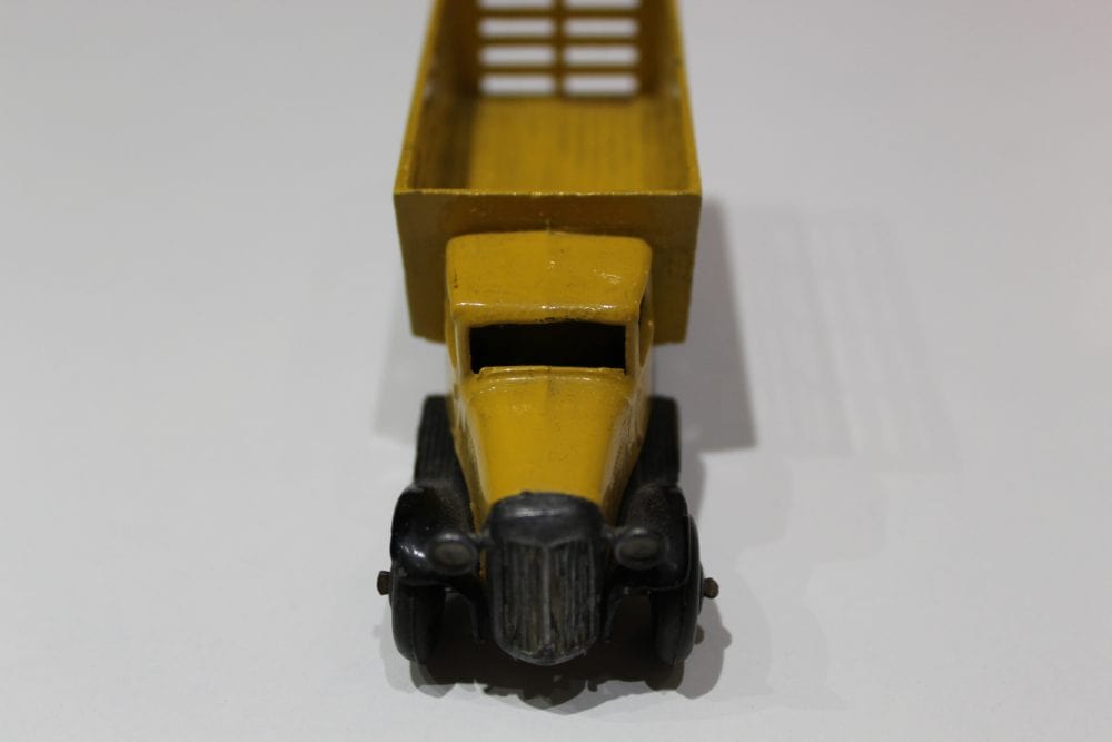 Vintage Dinky Toys Market Gardeners Lorry Model for Collectors.