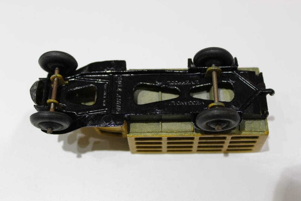 Vintage Dinky Toys 025F Market Gardeners Lorry Type 2 Pre-War model for collectors.