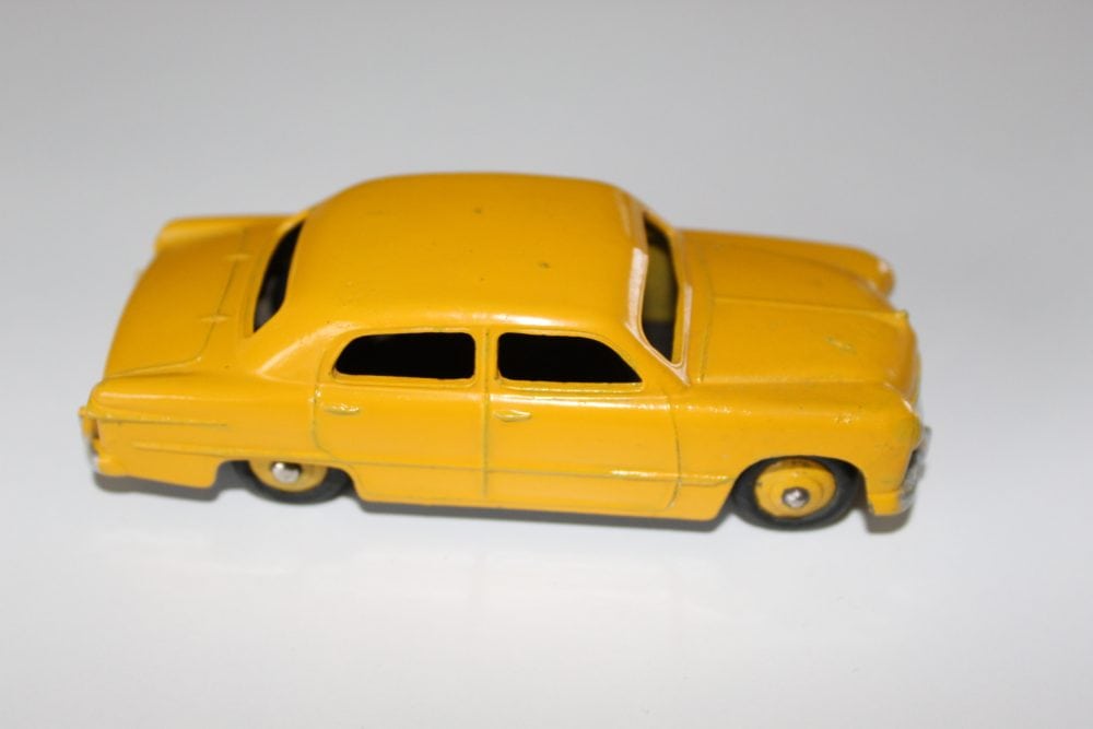 Vintage yellow Dinky Toys 139a Ford Forder diecast model car for collectors.