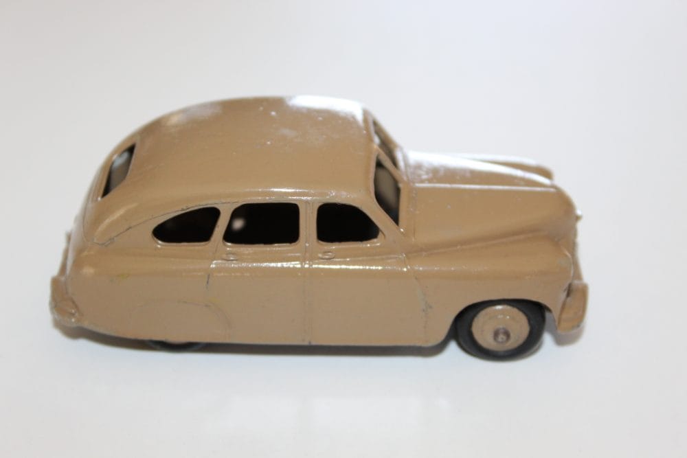 Vintage Dinky Toys 040E Standard Vanguard model with closed rear wheel arch.