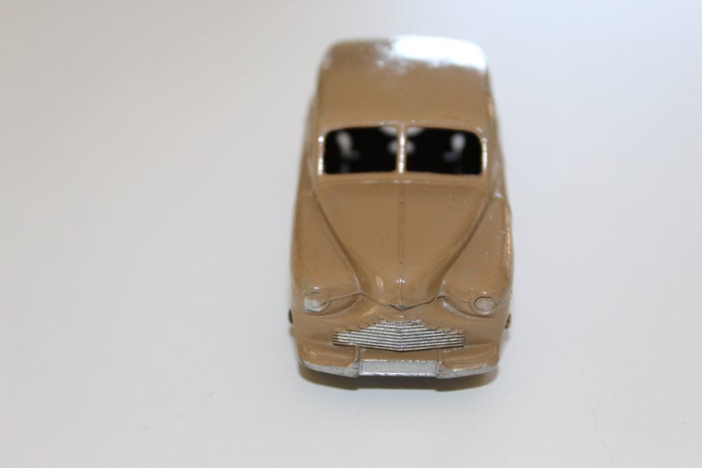 Vintage Dinky Toys 040E Standard Vanguard model with closed rear wheel arch.