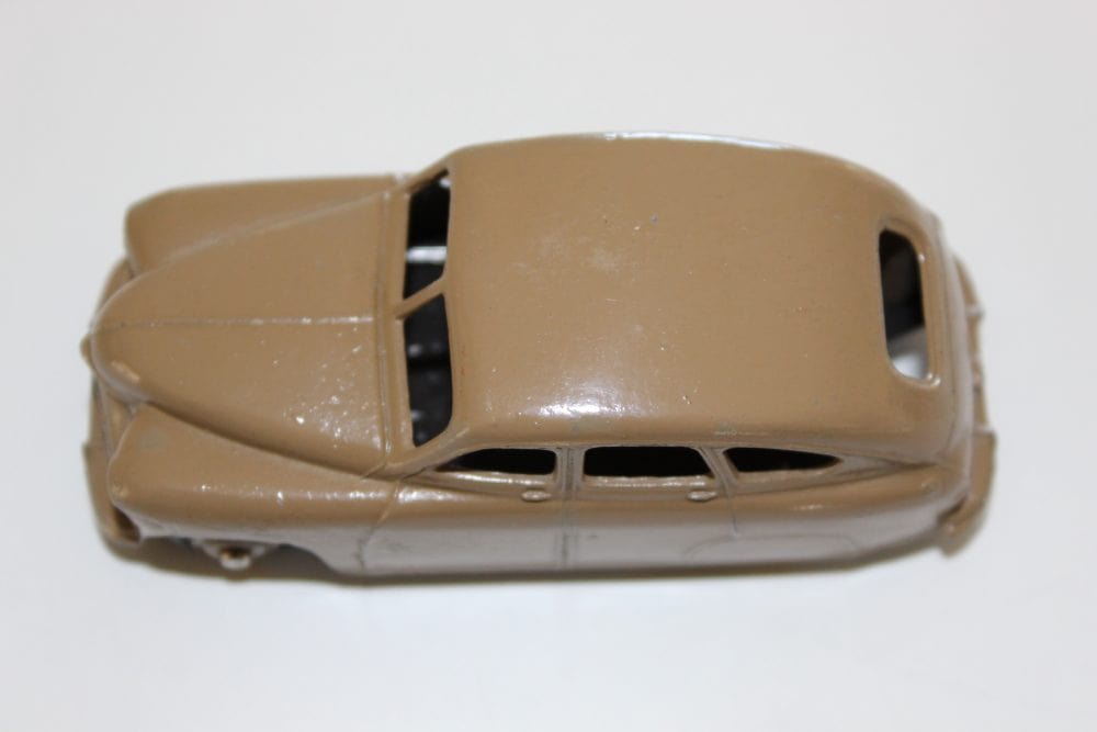 Vintage Dinky Toys 040E Vanguard model with closed rear wheel arch.