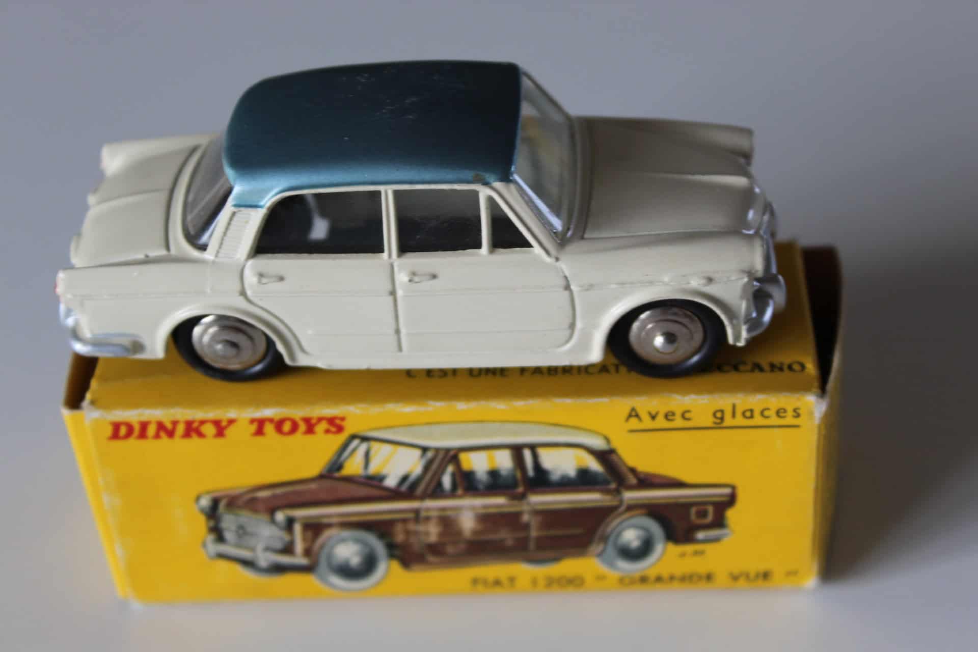 Detailed model of Dinky Toys 531 Fiat 1200 Grand Vue car on yellow box.