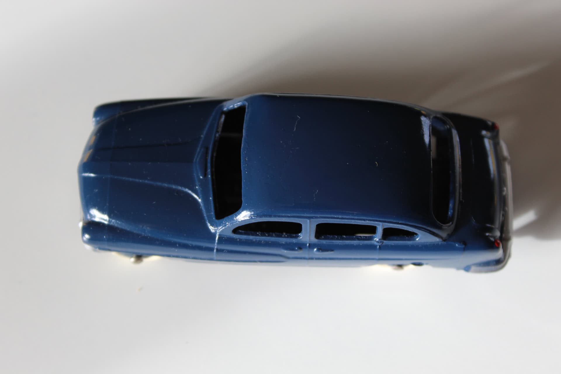 Vintage Dinky Toys 24X Ford Vedette model car, French collectible diecast toy.