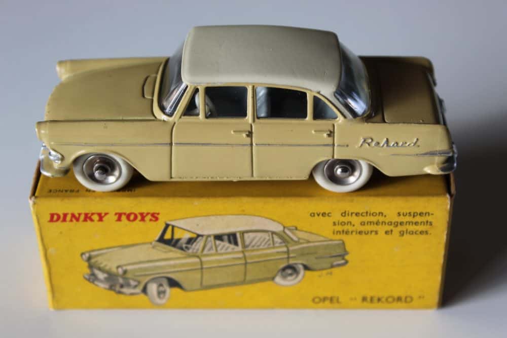 Vintage Dinky Toys 554 Opel Rekord model car for collectors.
