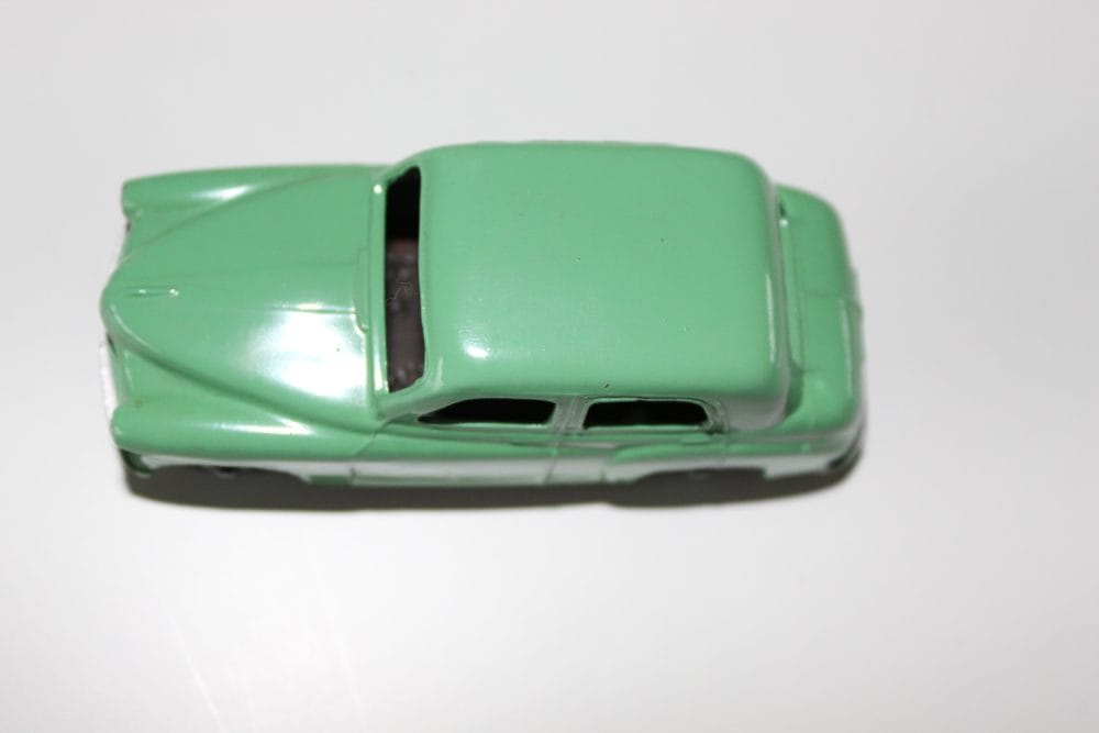 Dinky Toys 154 Hillman Minx diecast model car in green, vintage collectible toy.