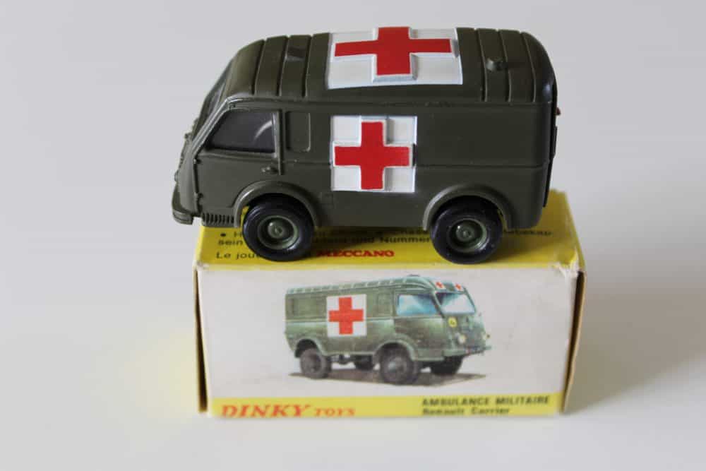 Dinky Toys 807 Renault all terrain military ambulance toy model, vintage diecast vehicle for collect.