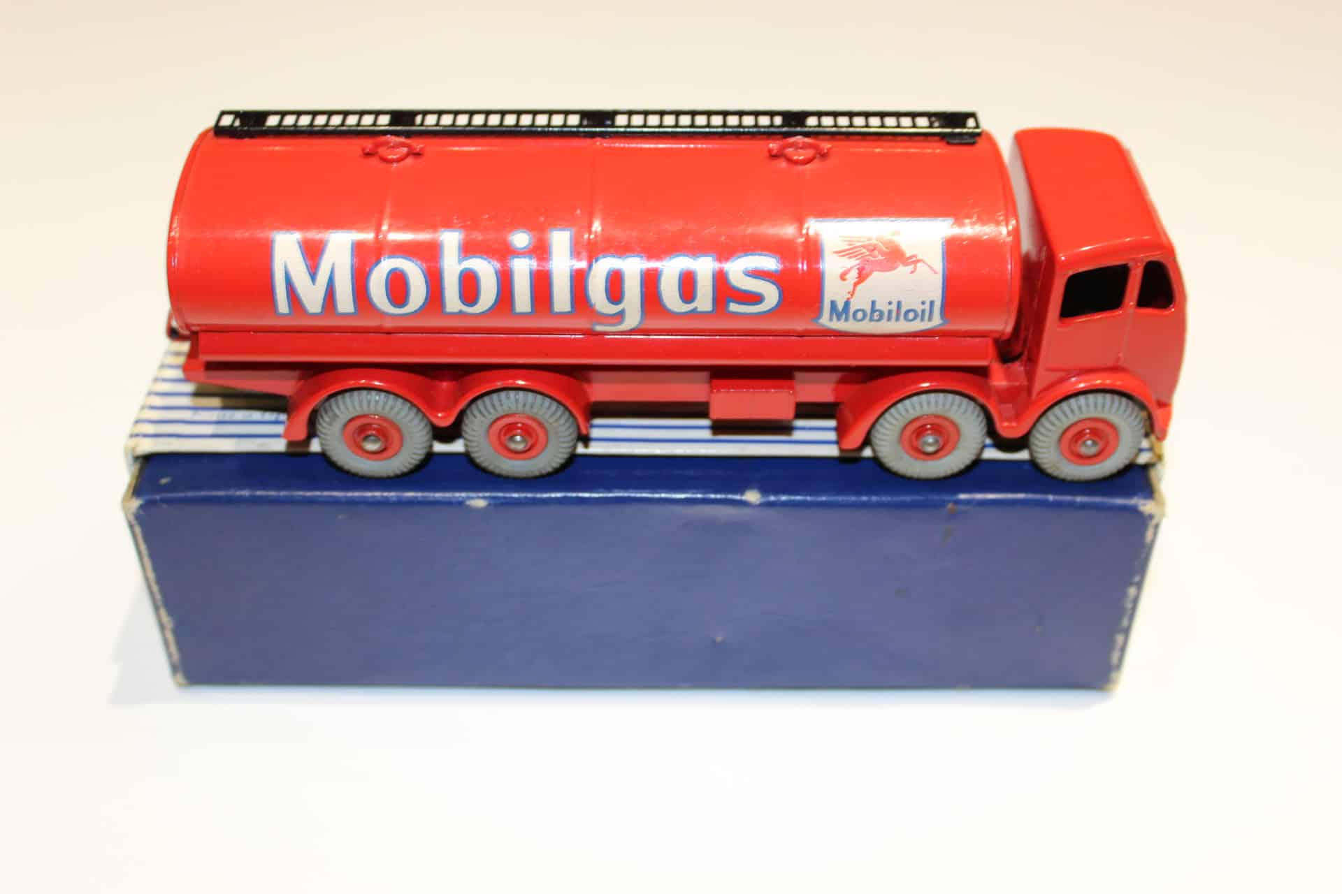 Dinky Toys 504/941 Foden Mobilgas Tanker 1st issue, vintage diecast model, collectible toy.