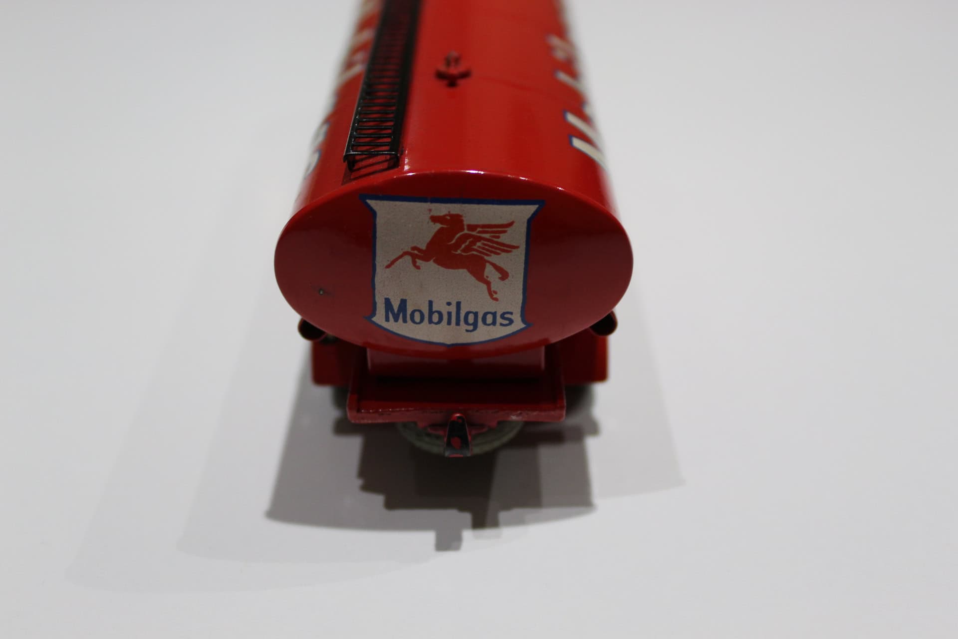 Dinky Toys 504/941 Foden Mobilgas Tanker model with Mobilgas logo.
