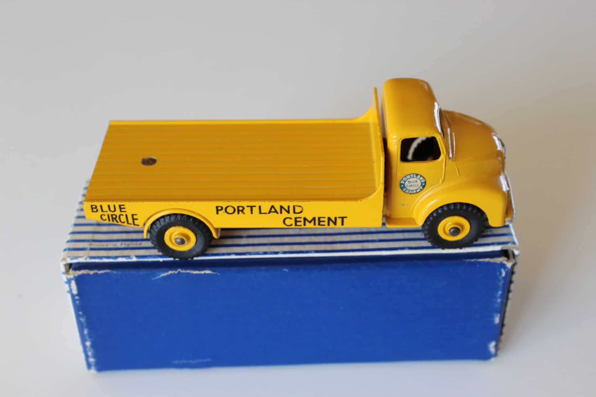 Vintage Dinky Toys Leyland Cement Wagon model for collectors.