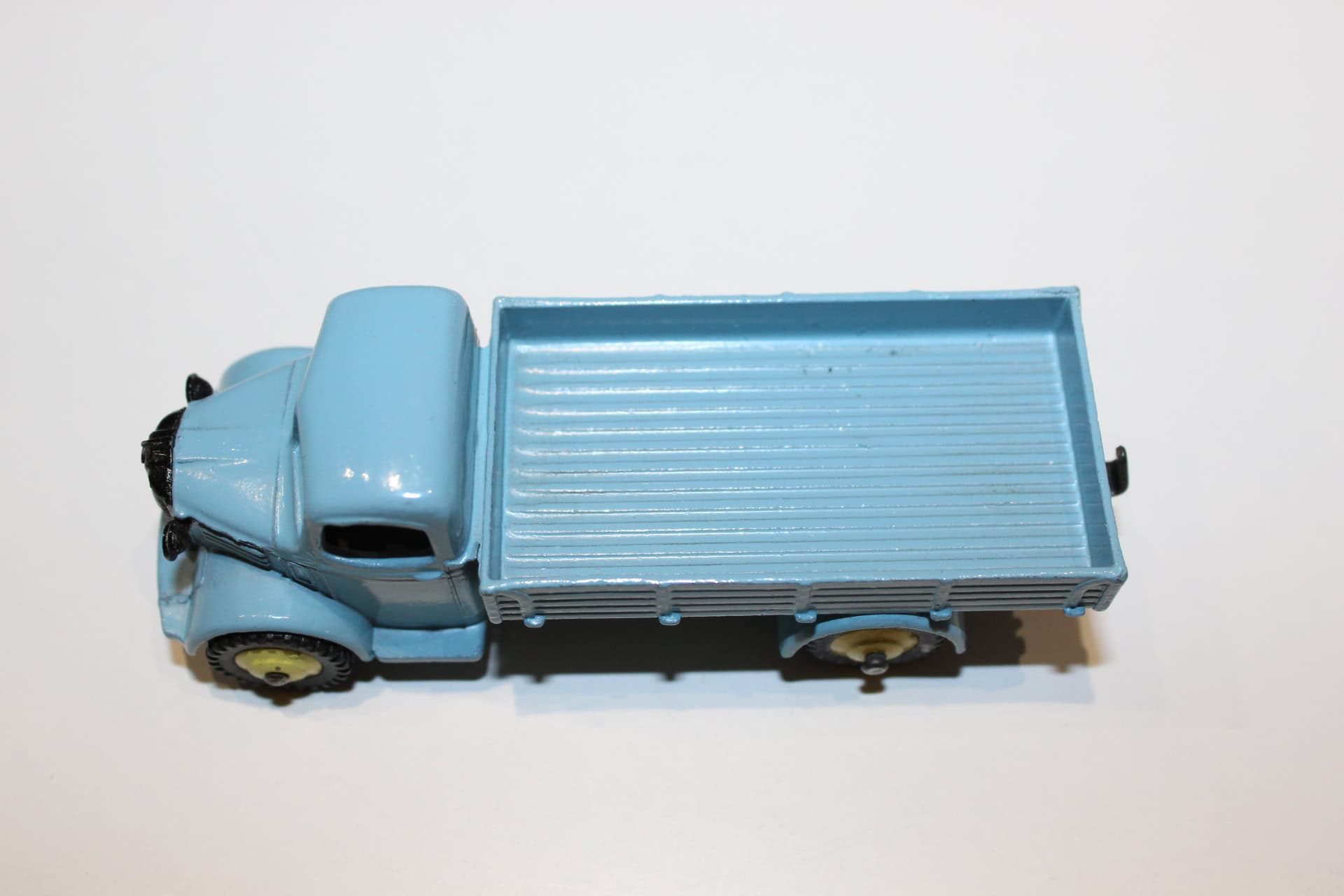 Vintage Dinky Toys 412 Austin Wagon diecast model for collectors.