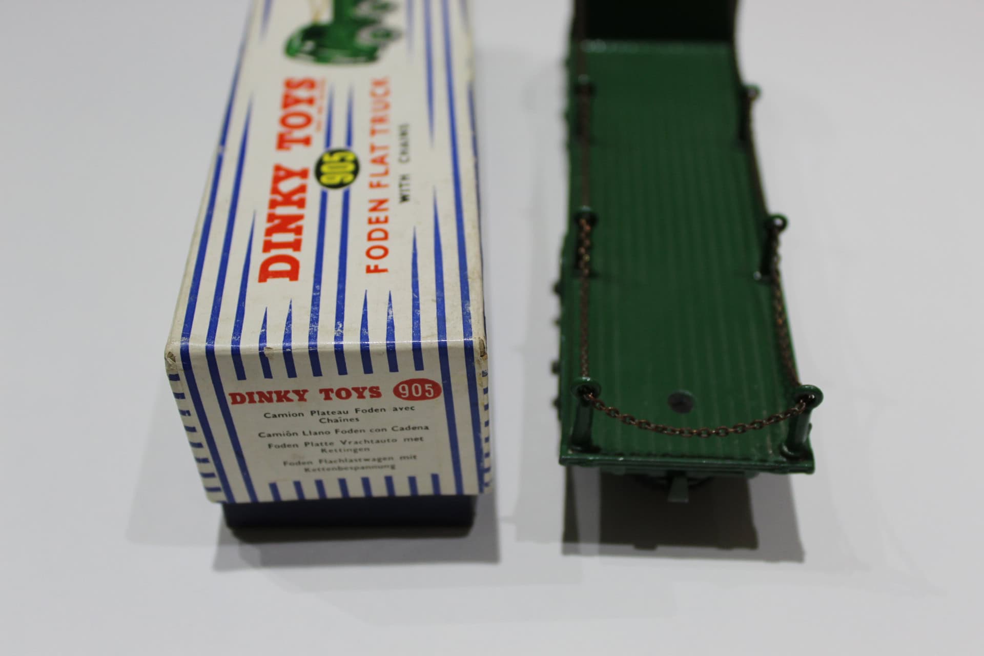 Vintage Dinky Toys 905 Foden Chain Lorry with second cab, collectible diecast model.