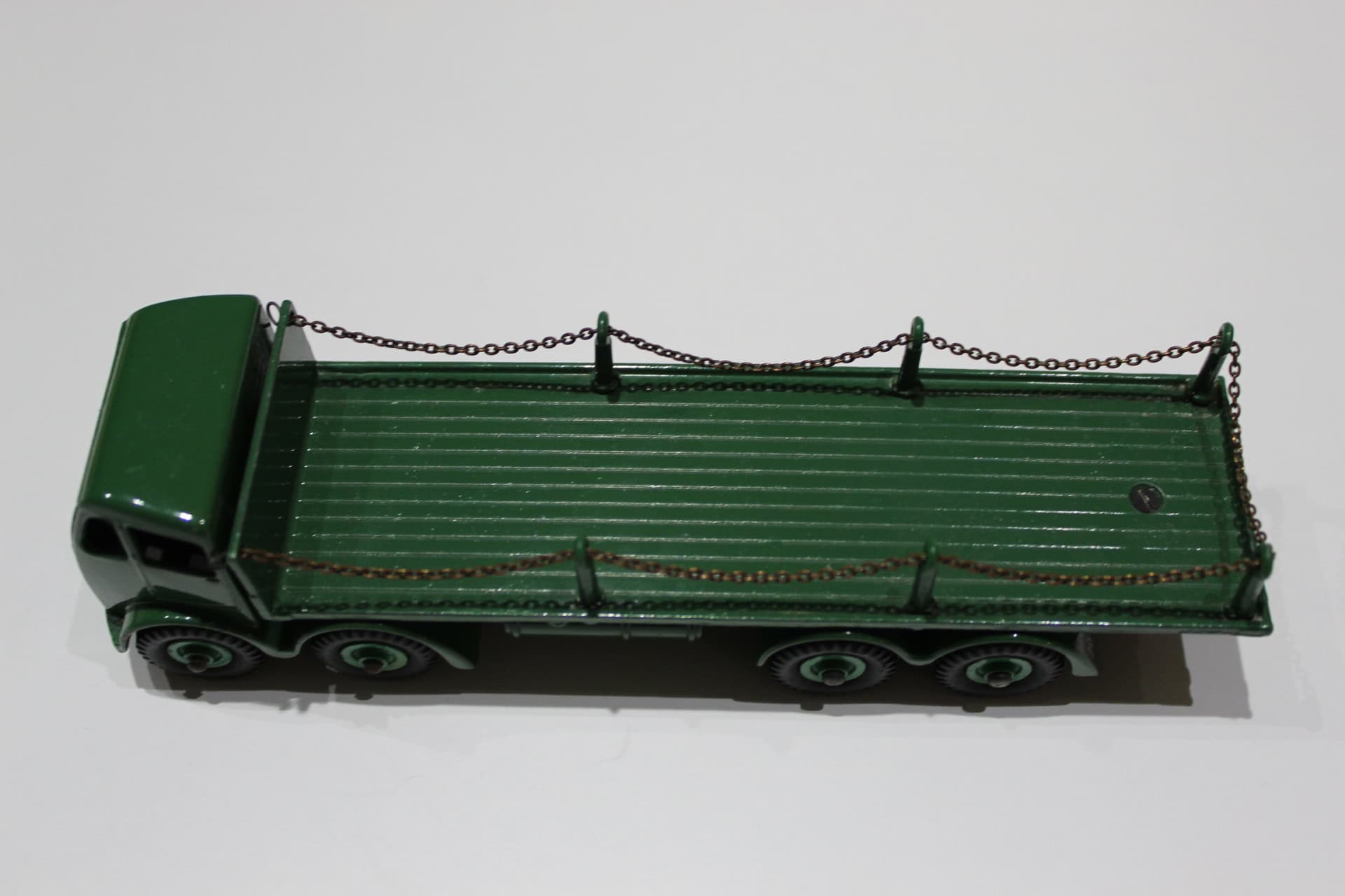 Vintage Dinky Toys 905 Foden Chain Lorry with second cab, green model, detailed miniature truck.