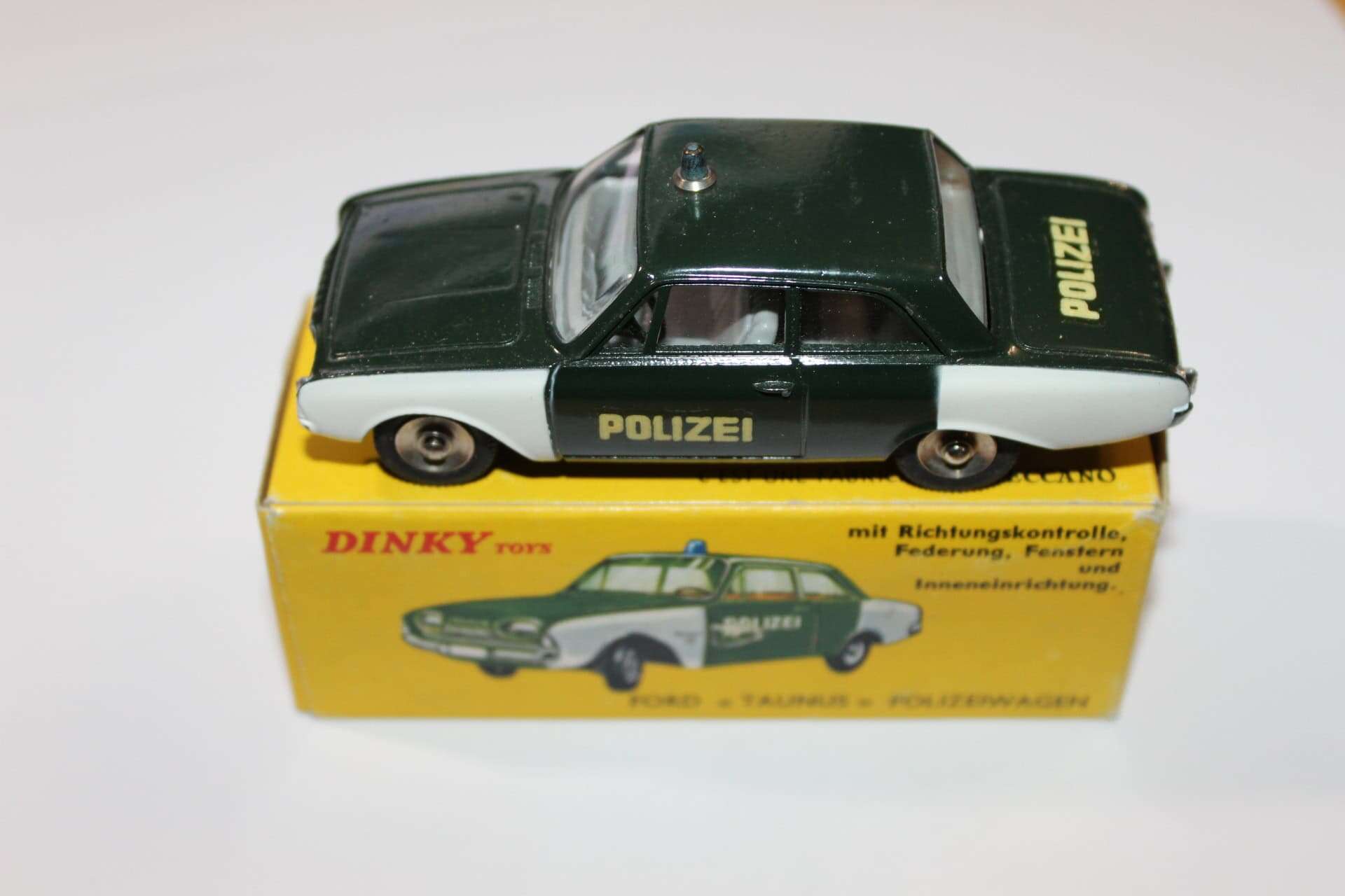 Detailed diecast Welsh police car model from The ‘Welsh’ collection.