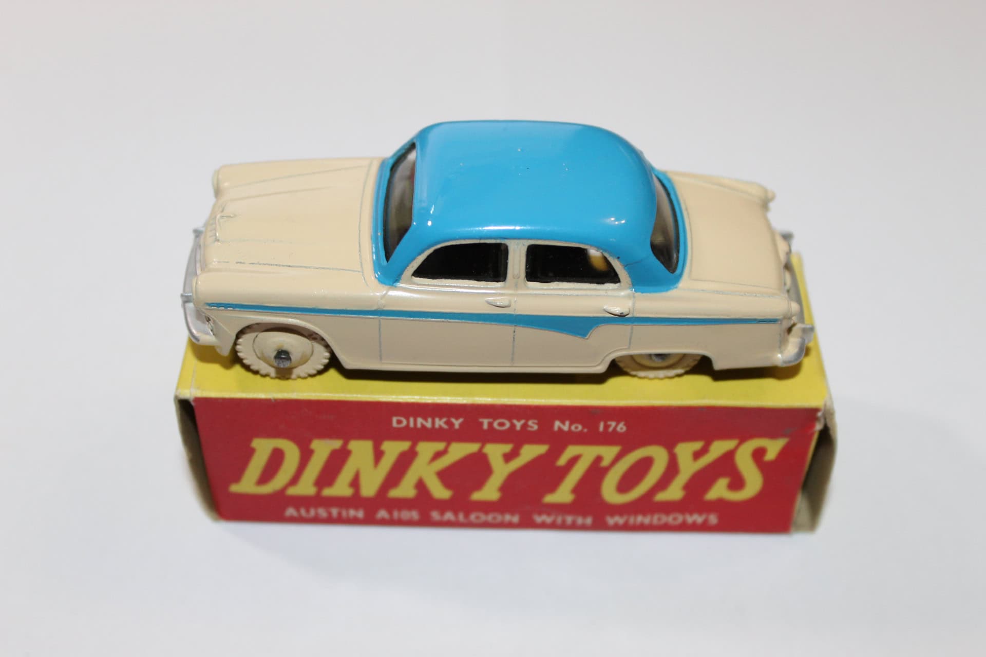 Vintage Dinky Toys 170 Ford Forder Lowline diecast model car for collectors.