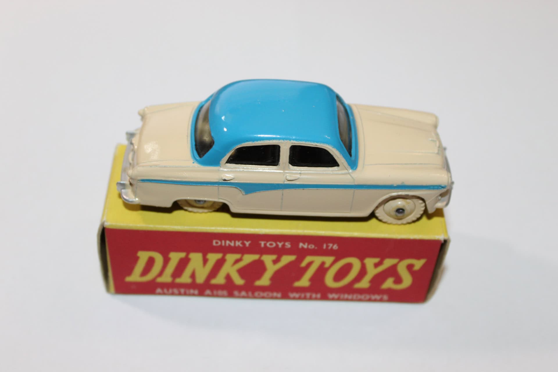 Dinky Toys 170 Ford Forder Lowline diecast model on box, vintage collectible toy car.