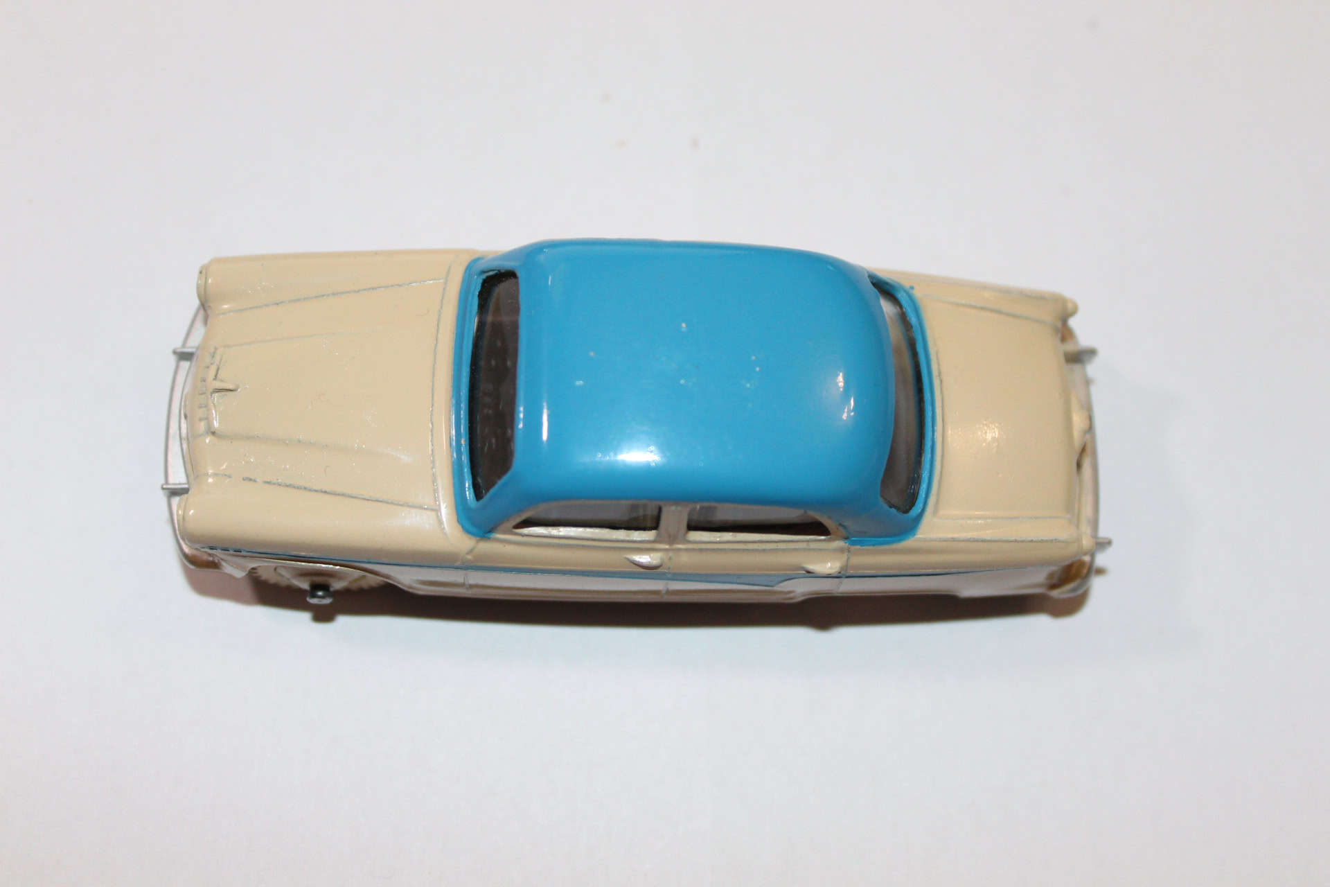 Dinky Toys 170 Ford Forder Lowline diecast model car, vintage collectible toy, blue and cream color.