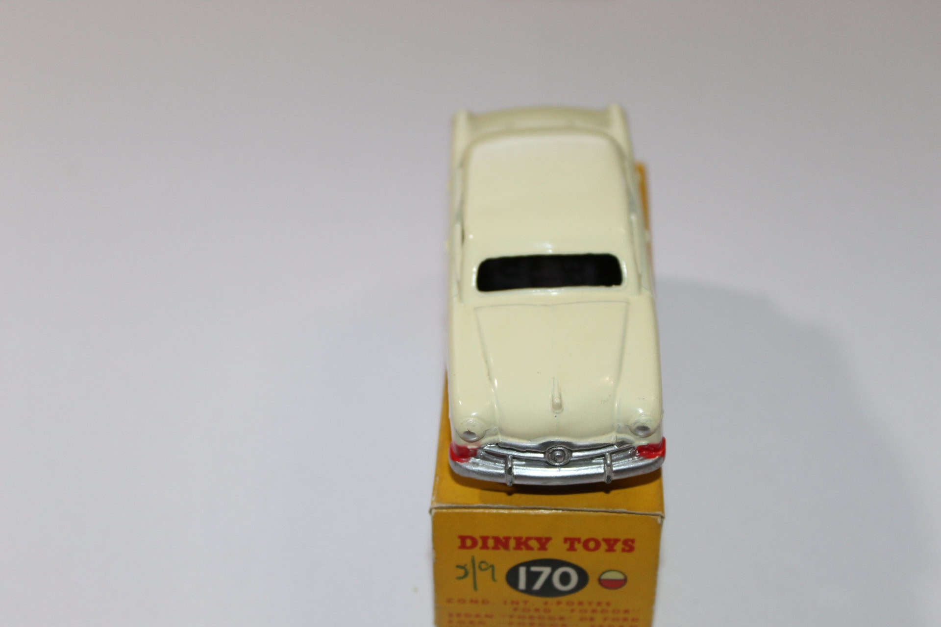 Vintage Dinky Toys 170 Ford Forder Lowline diecast model car, collectible toy vehicle.