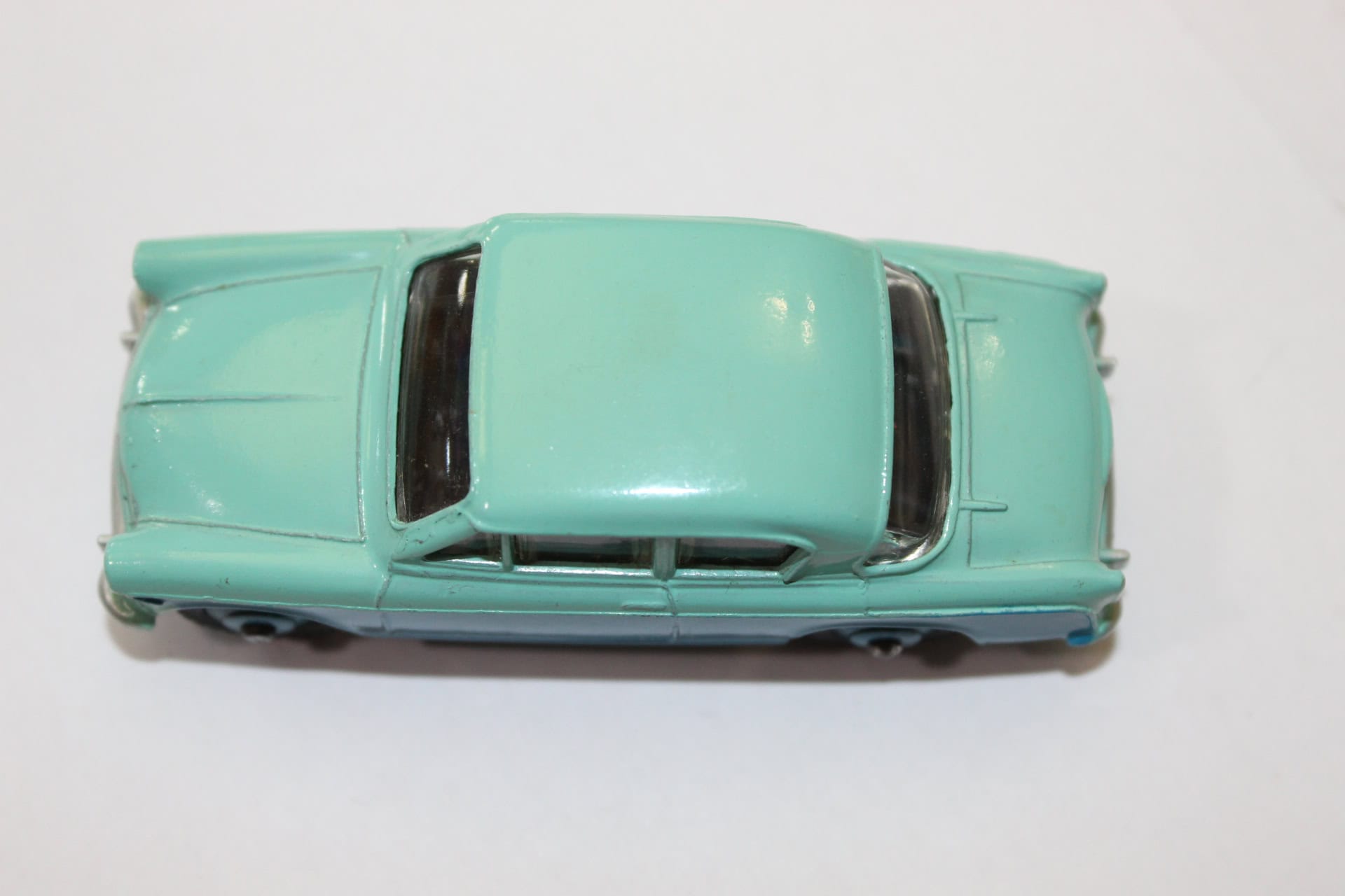 Dinky Toys 166 Sunbeam Rapier diecast model car in mint condition.