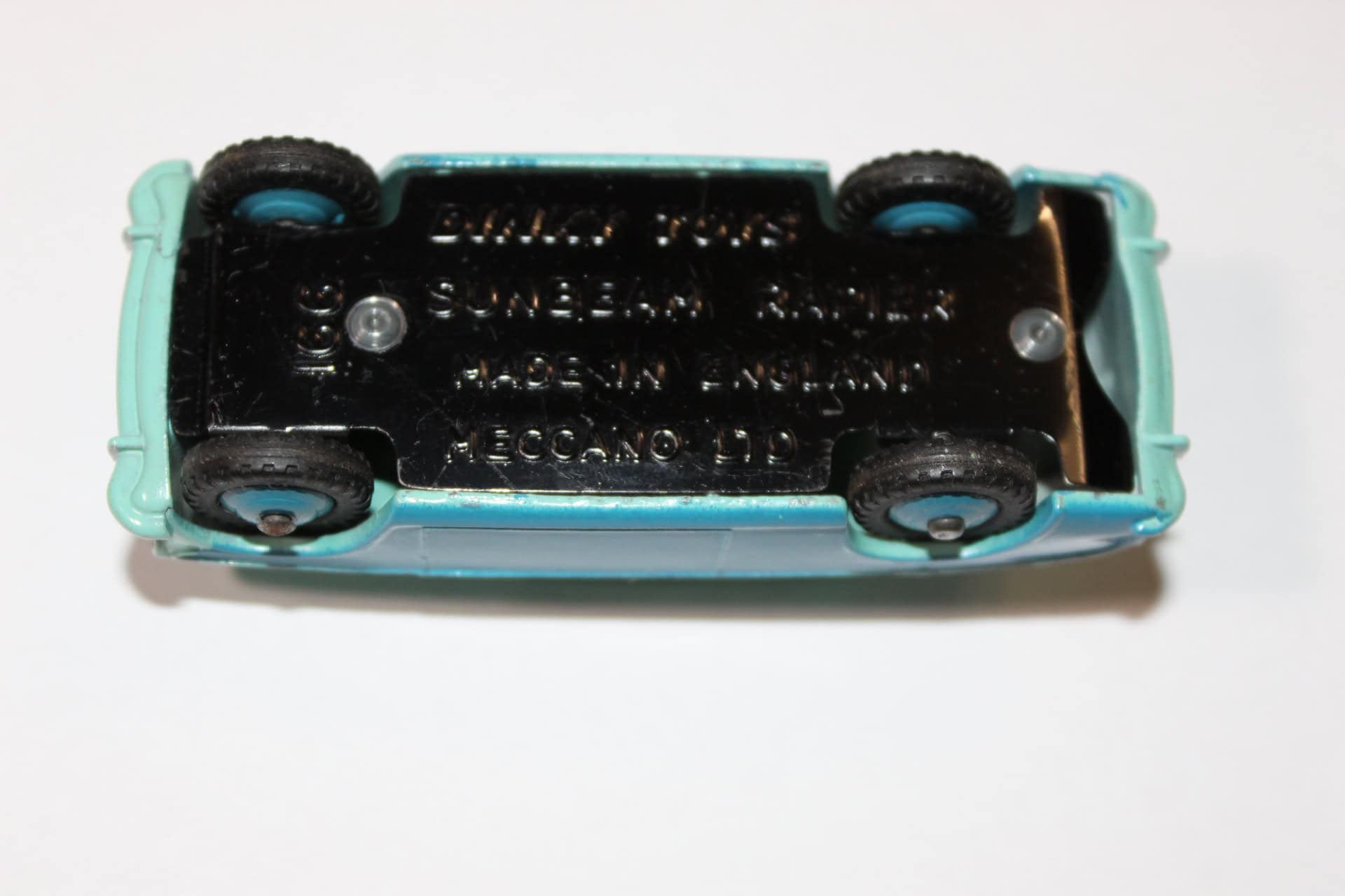Dinky Toys 166 Sunbeam Rapier diecast model car, vintage toy, collectible miniature vehicle.