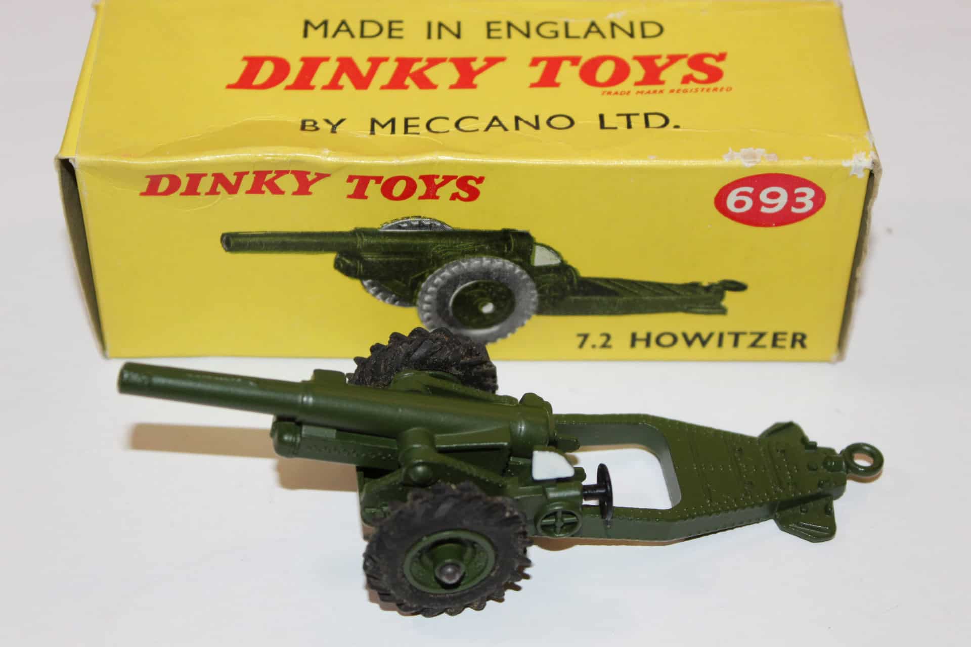 Dinky Toys 693 7.2 Howitzer Gun toy model in original box, vintage diecast military vehicle.