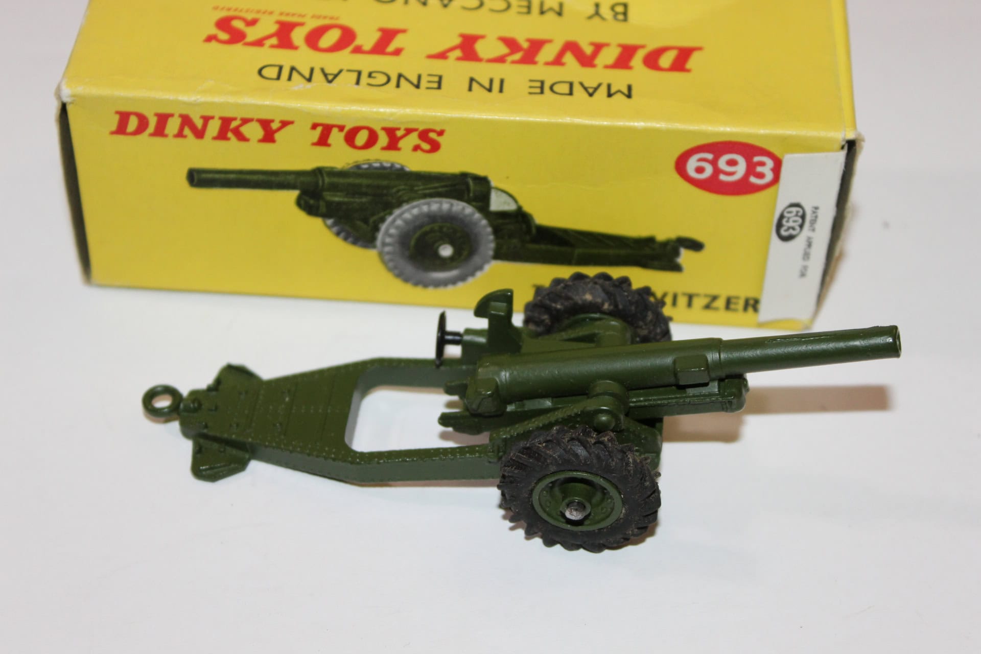 Dinky Toys 693 7.2 Howitzer Gun toy model with box, military scale replica.