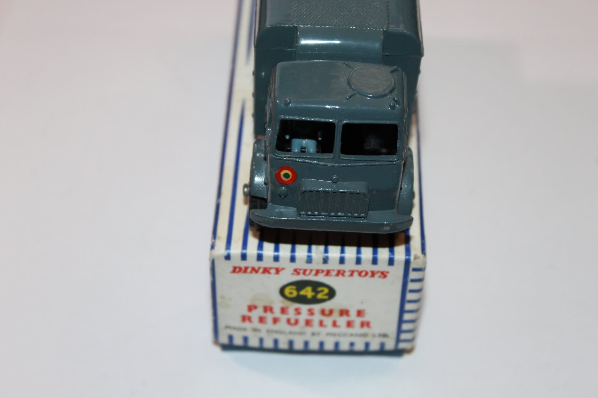 Vintage Dinky Toys 642 Pressure Refueler model on packaging, collectible diecast vehicle.