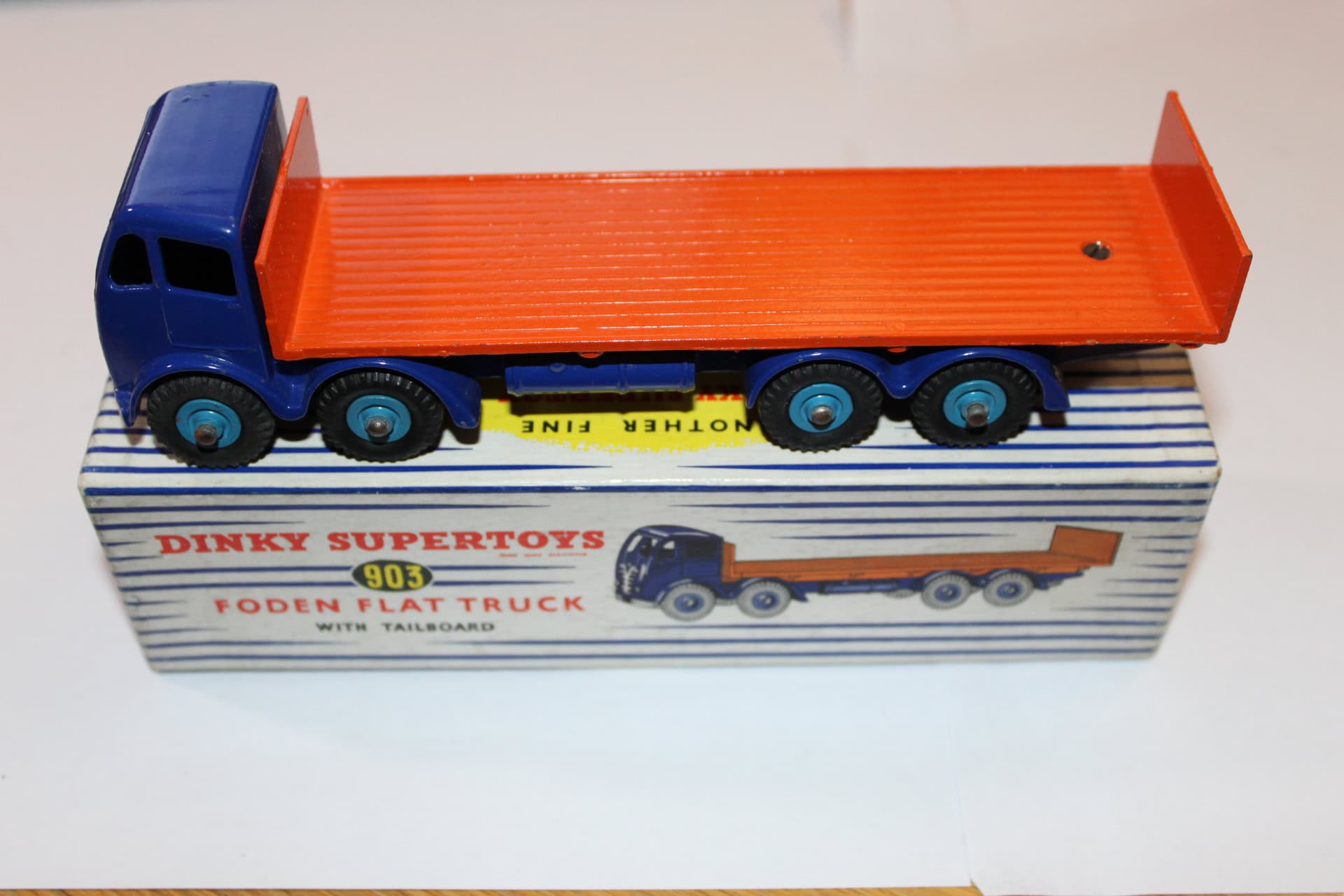 Vintage Dinky Toys 903 Foden flat truck with tailboard, collectible diecast model.