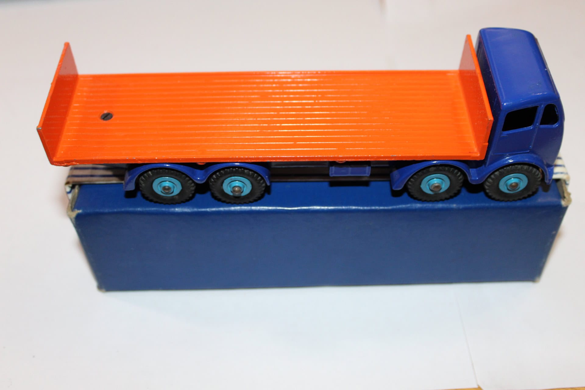 Dinky Toys 903 2nd Cab Foden flat truck with orange bed and blue cab, vintage diecast model.