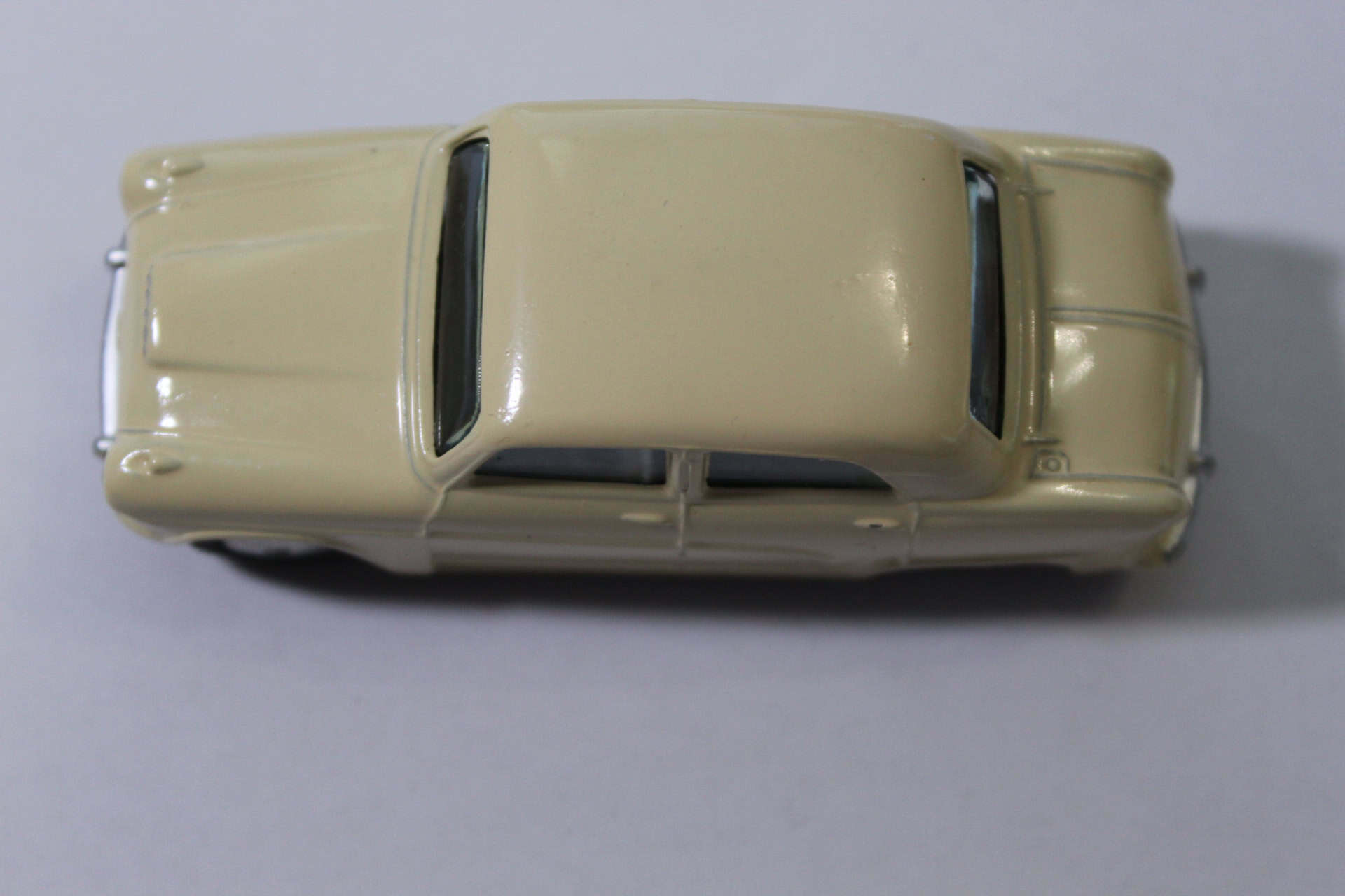 Vintage Dinky Toys 471 Austin Nestle's Van model for collectors.