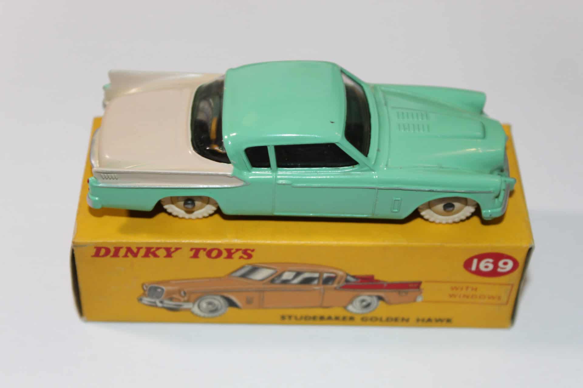 Vintage Corgi Toys Land-Rover breakdown truck model on yellow box.