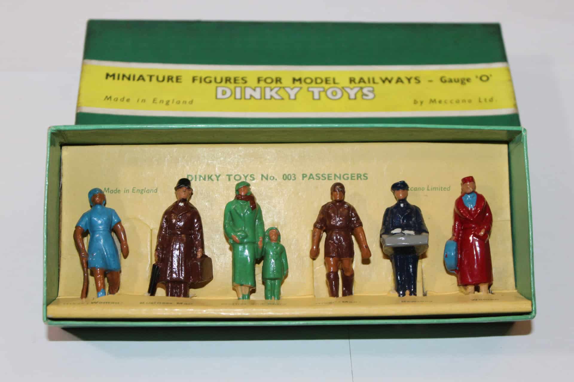 Vintage Dinky Toys No 003 passenger figures in original box, model railway accessories.