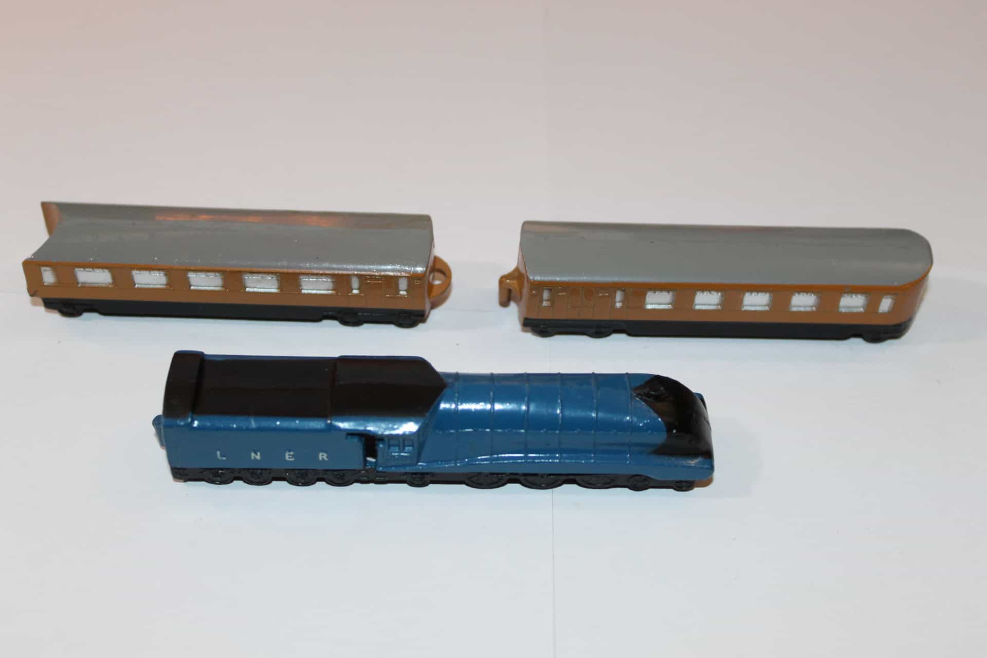 Vintage Dinky Toys 016 passenger train set with locomotive and carriages.
