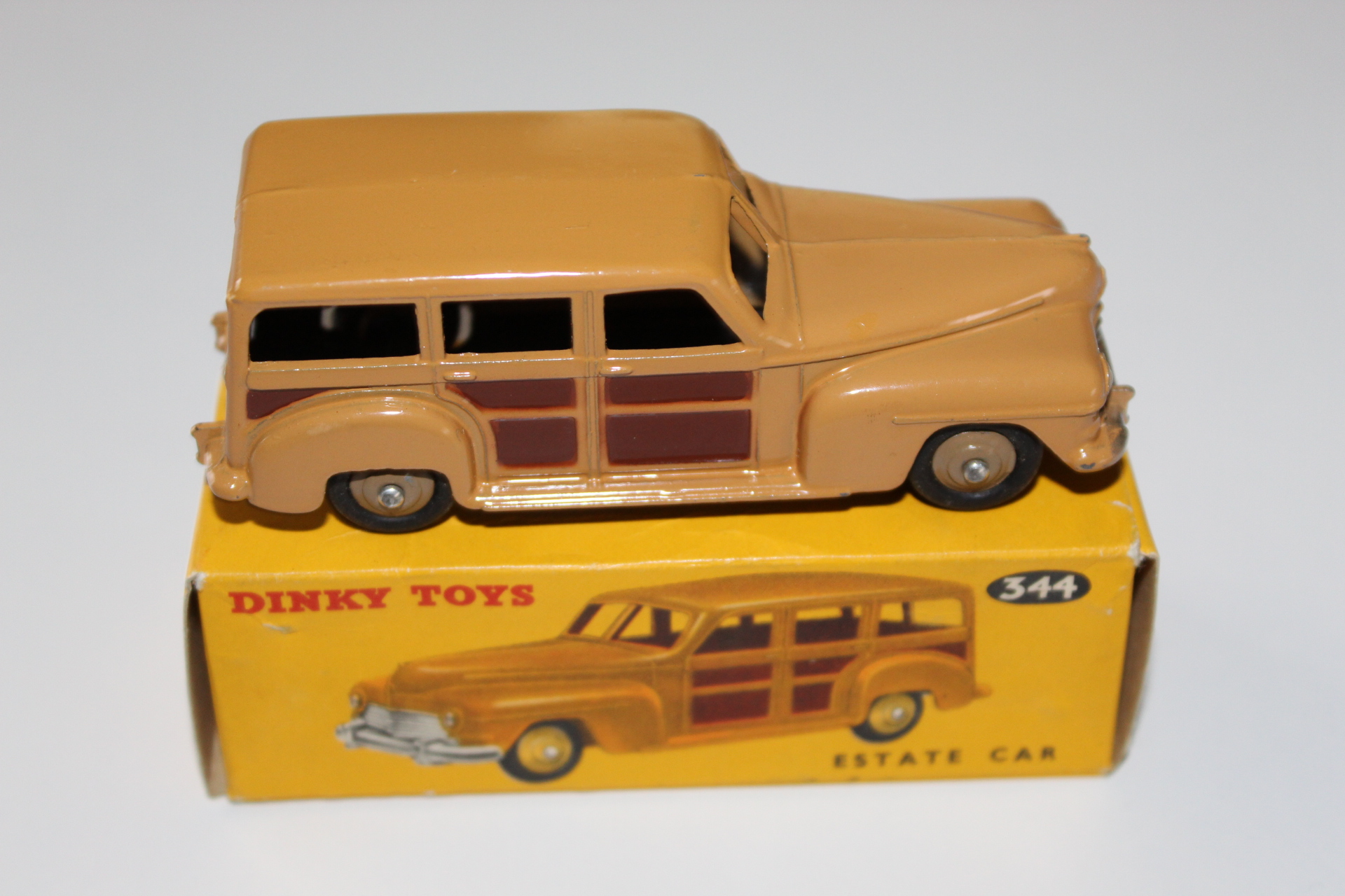 estate car dinky toys 27f-344 side