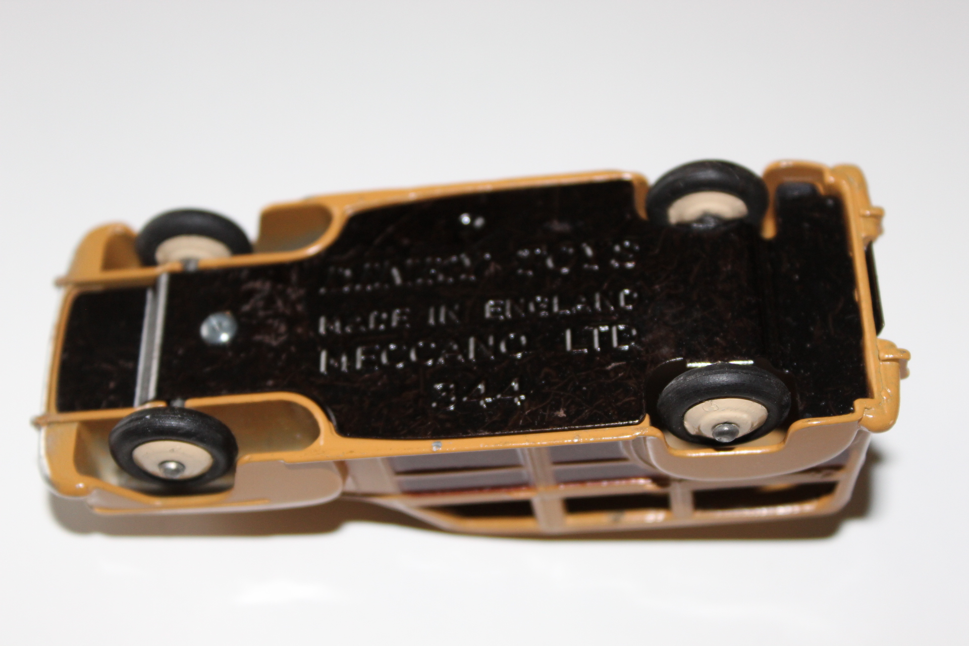 estate car dinky toys 344 base