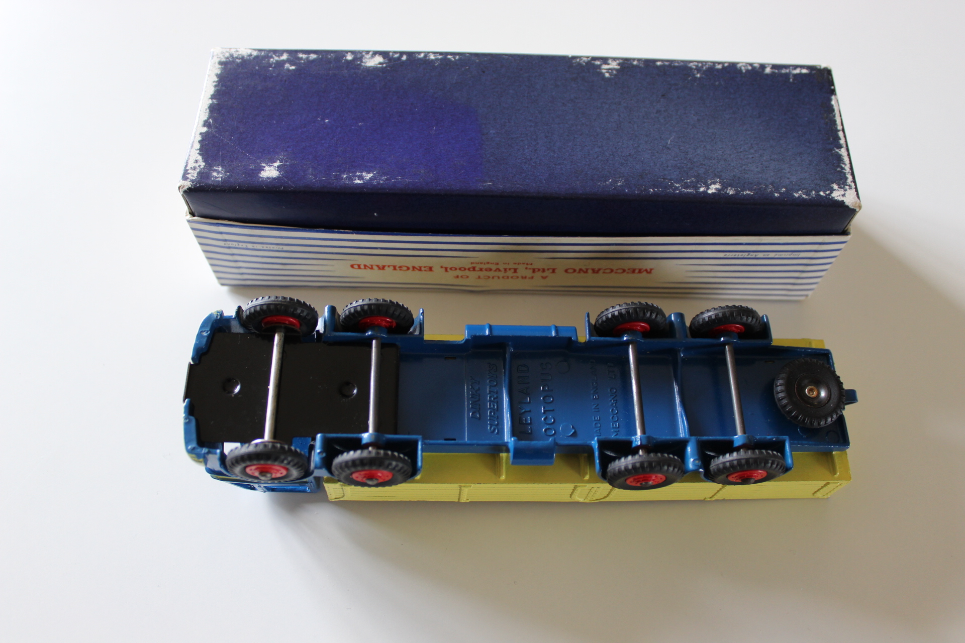 leyland octopus lorry dinky toys 934 base