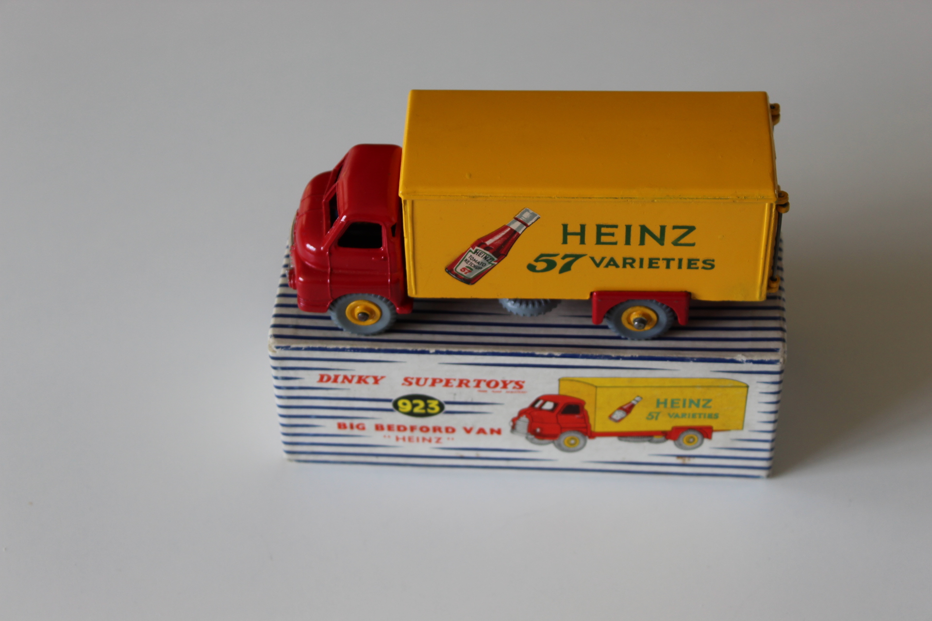 big bedford lorry heinz tomato bottle version dinky toys 923