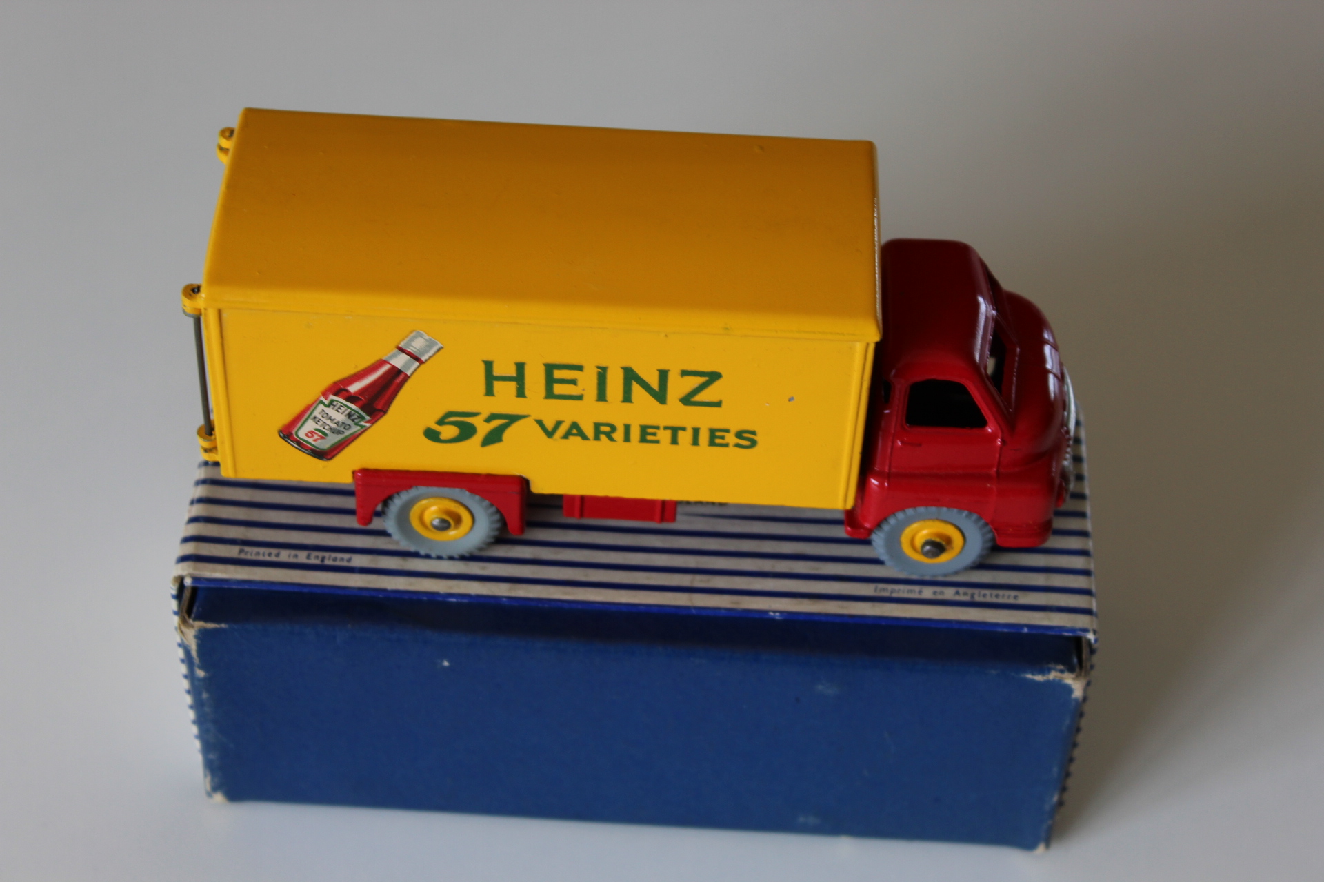 big bedford lorry heinz tomato bottle version dinky toys 923 side