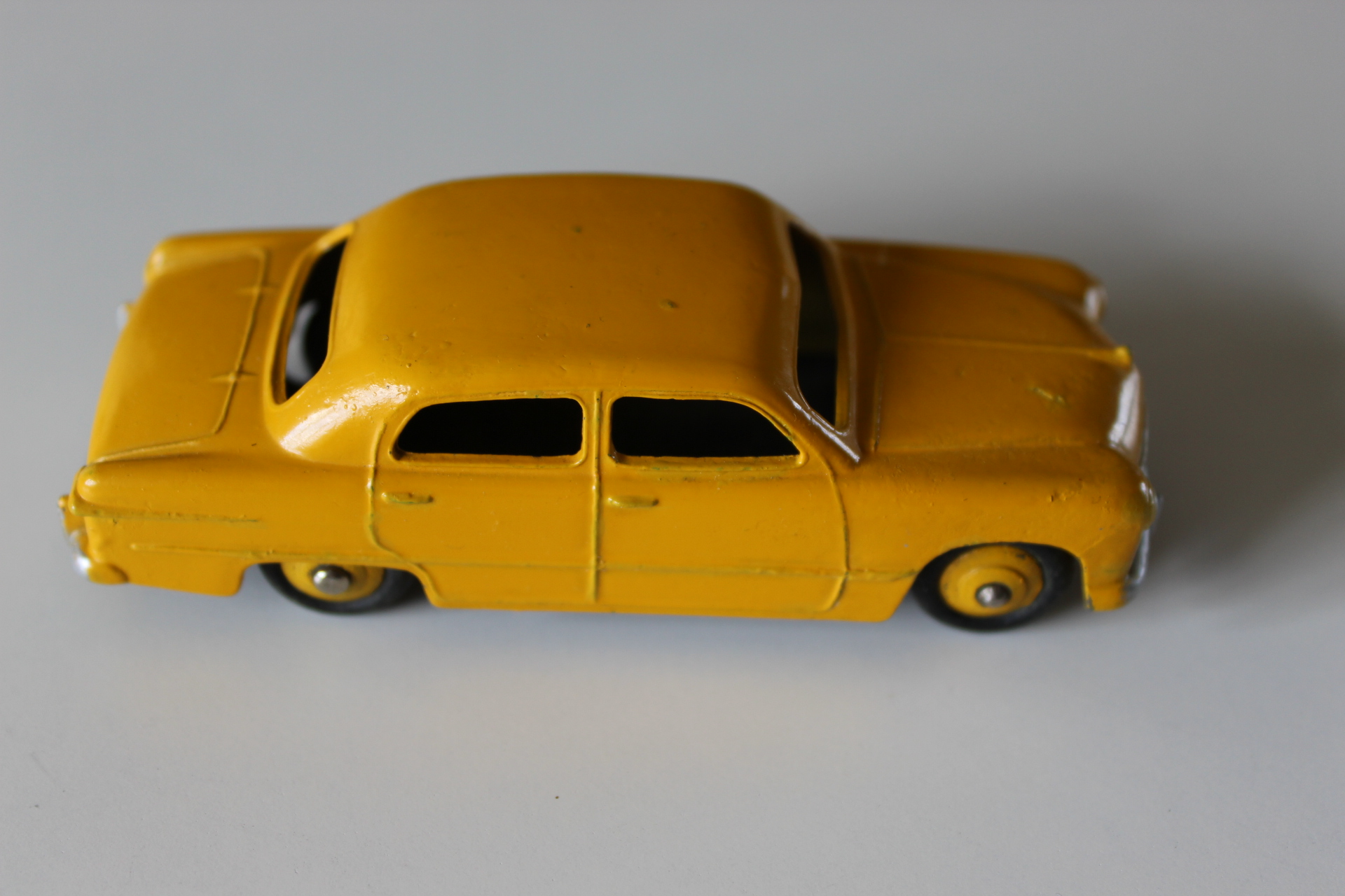 ford forder dinky toys 139a side