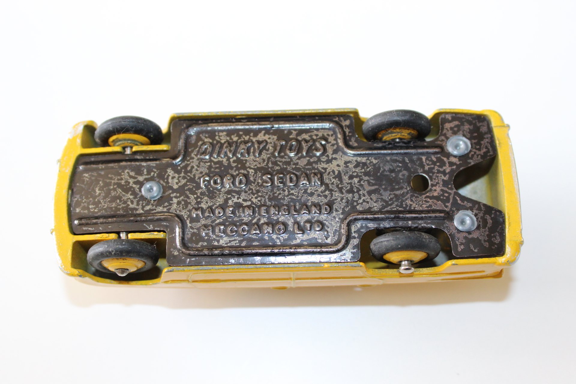 ford forder dinky toys 139a base