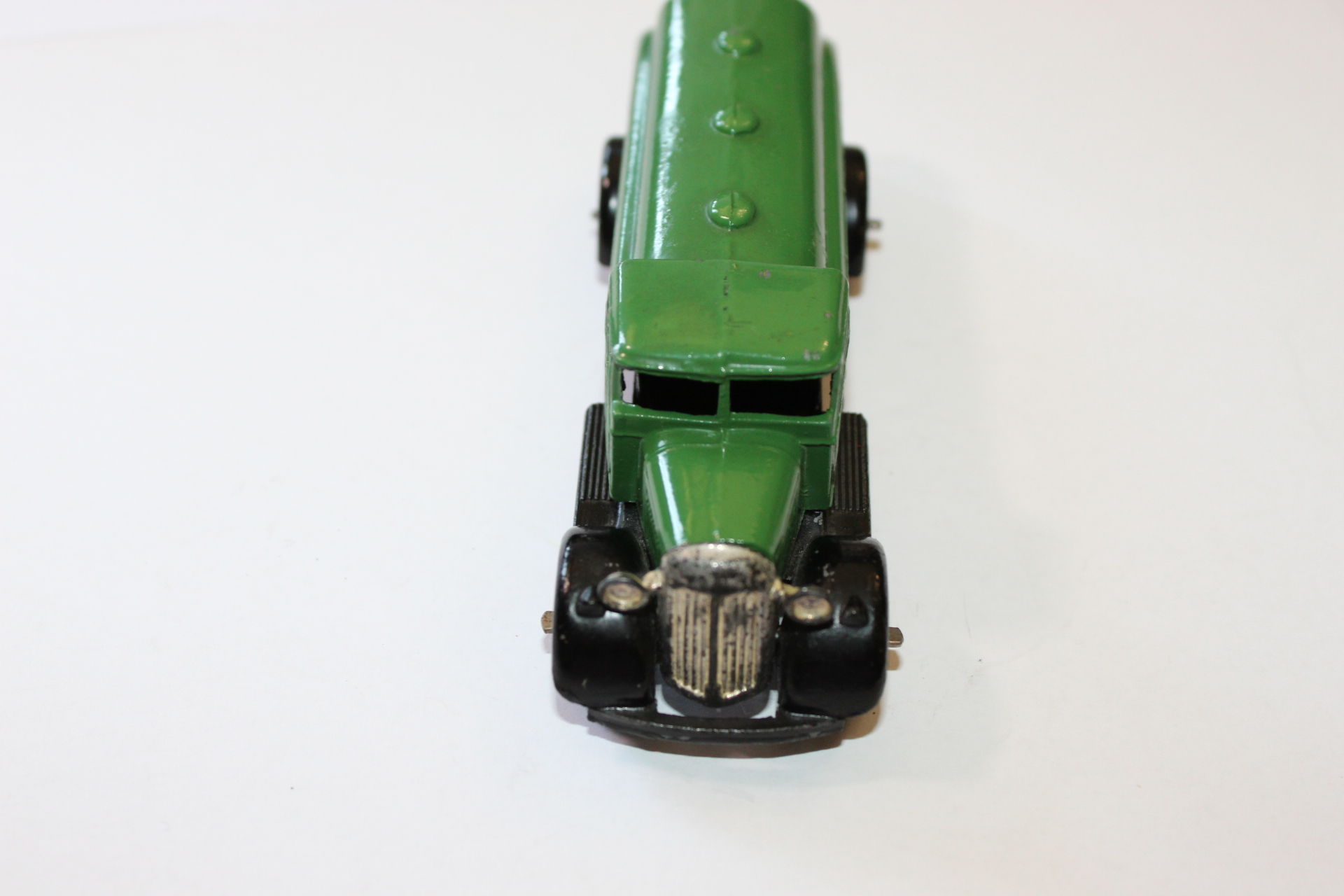 petrol tanker type 4 dinky toys 25d front