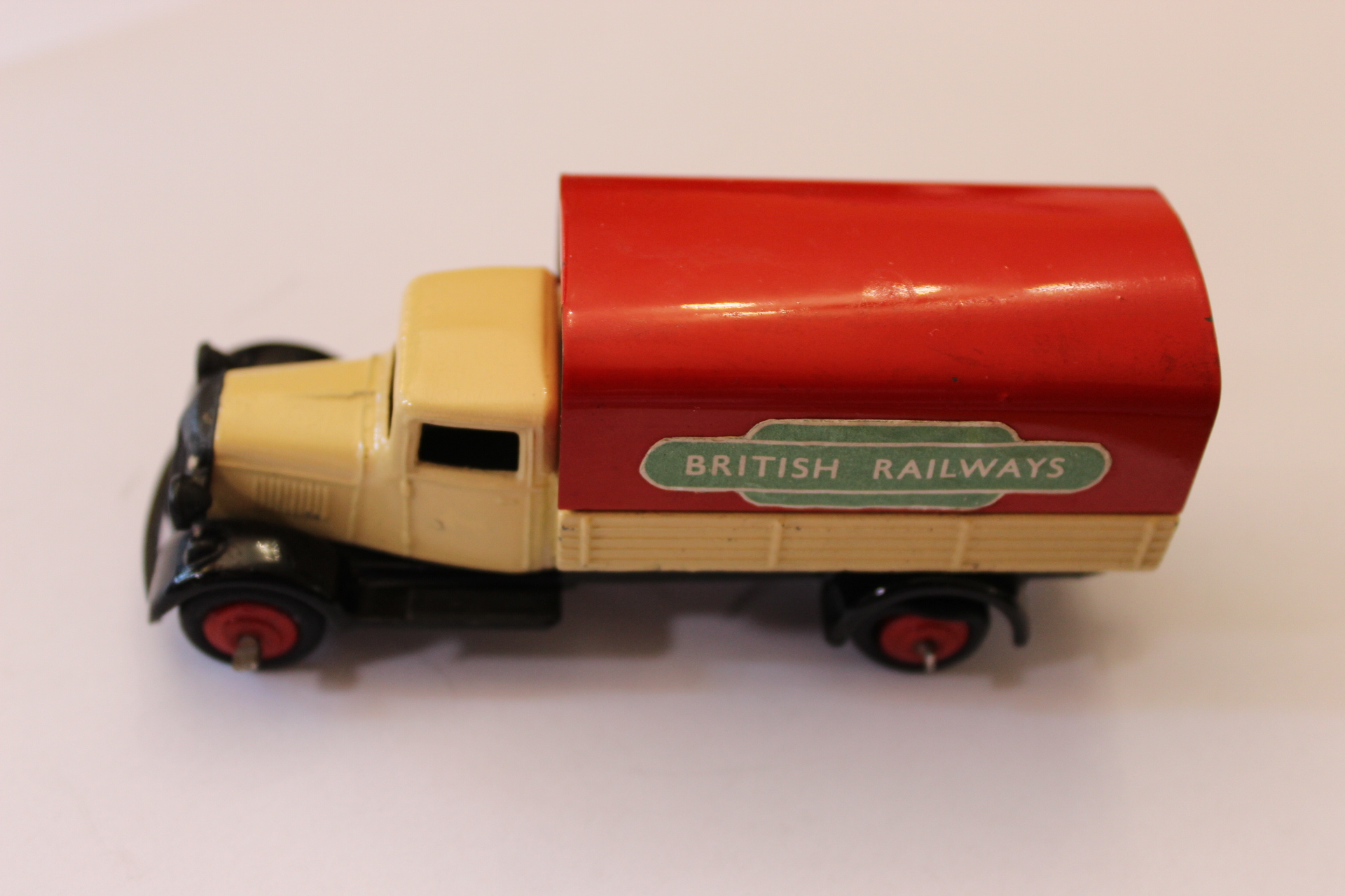 covered wagon type 4 dinky toys 24b