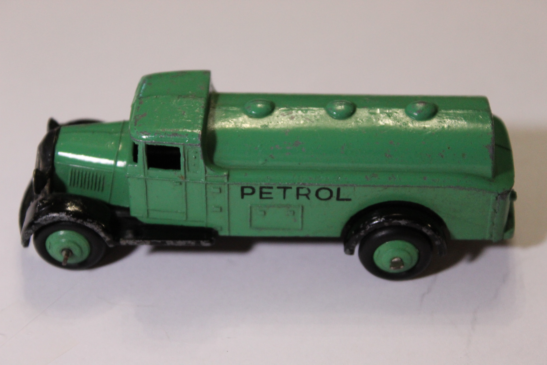 petrol tanker type 4 dinky toys 25d