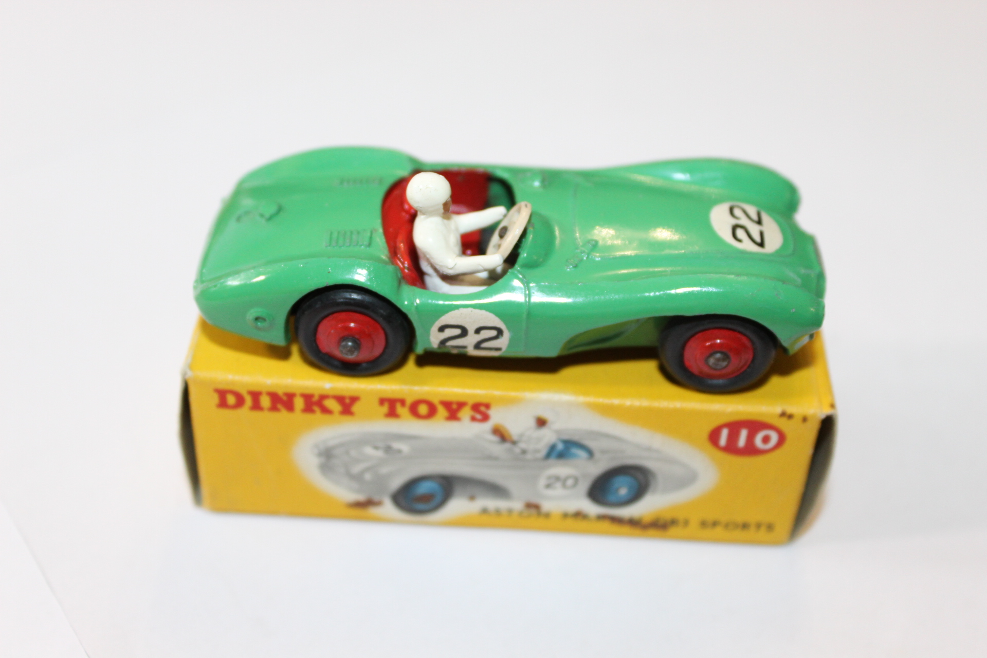 aston martin db3 sports dinky toys 110 side