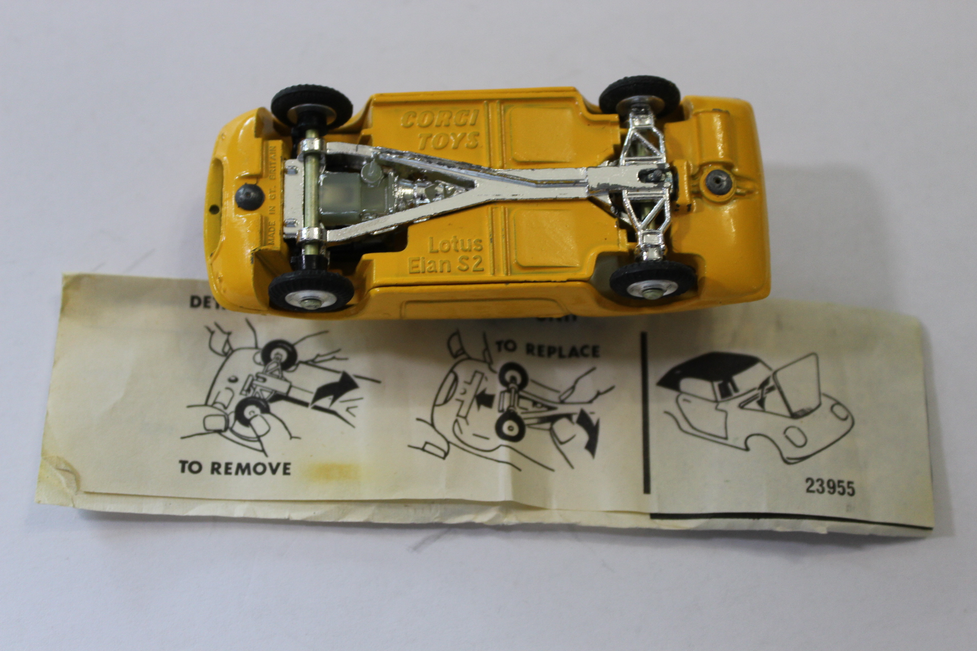 lotus elan hardtop corgi toys 319 base