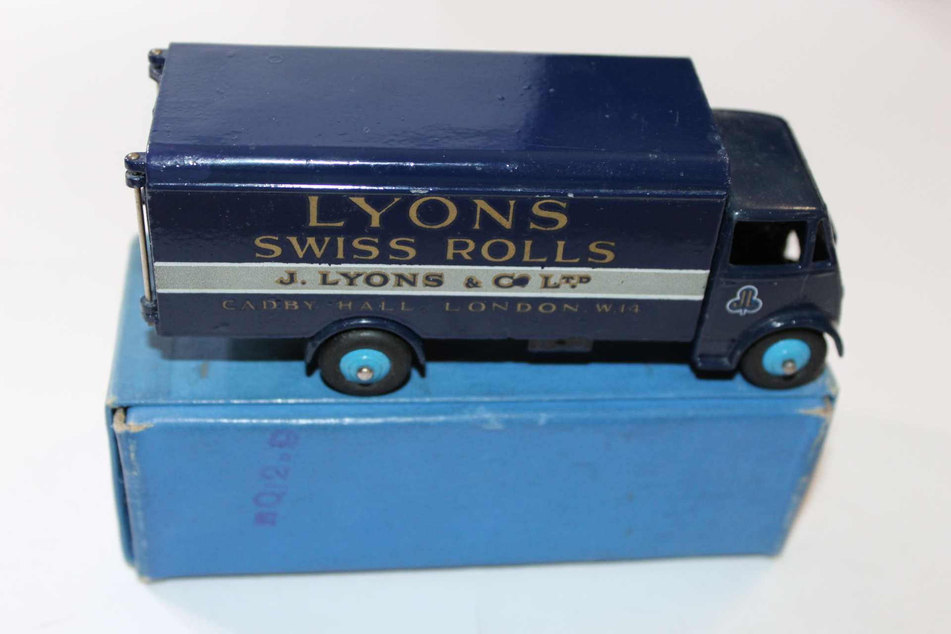 guy lyons van dinky toys 514 side