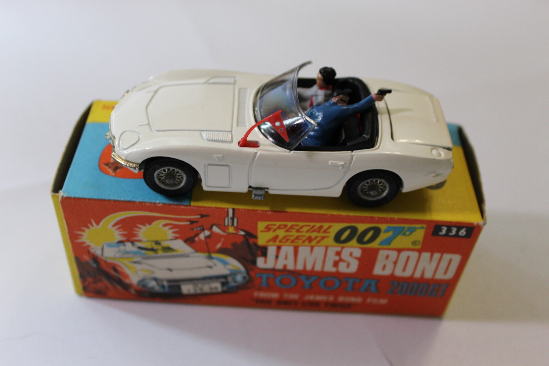 james bond toyota 2000gt corgi toys 336 left side