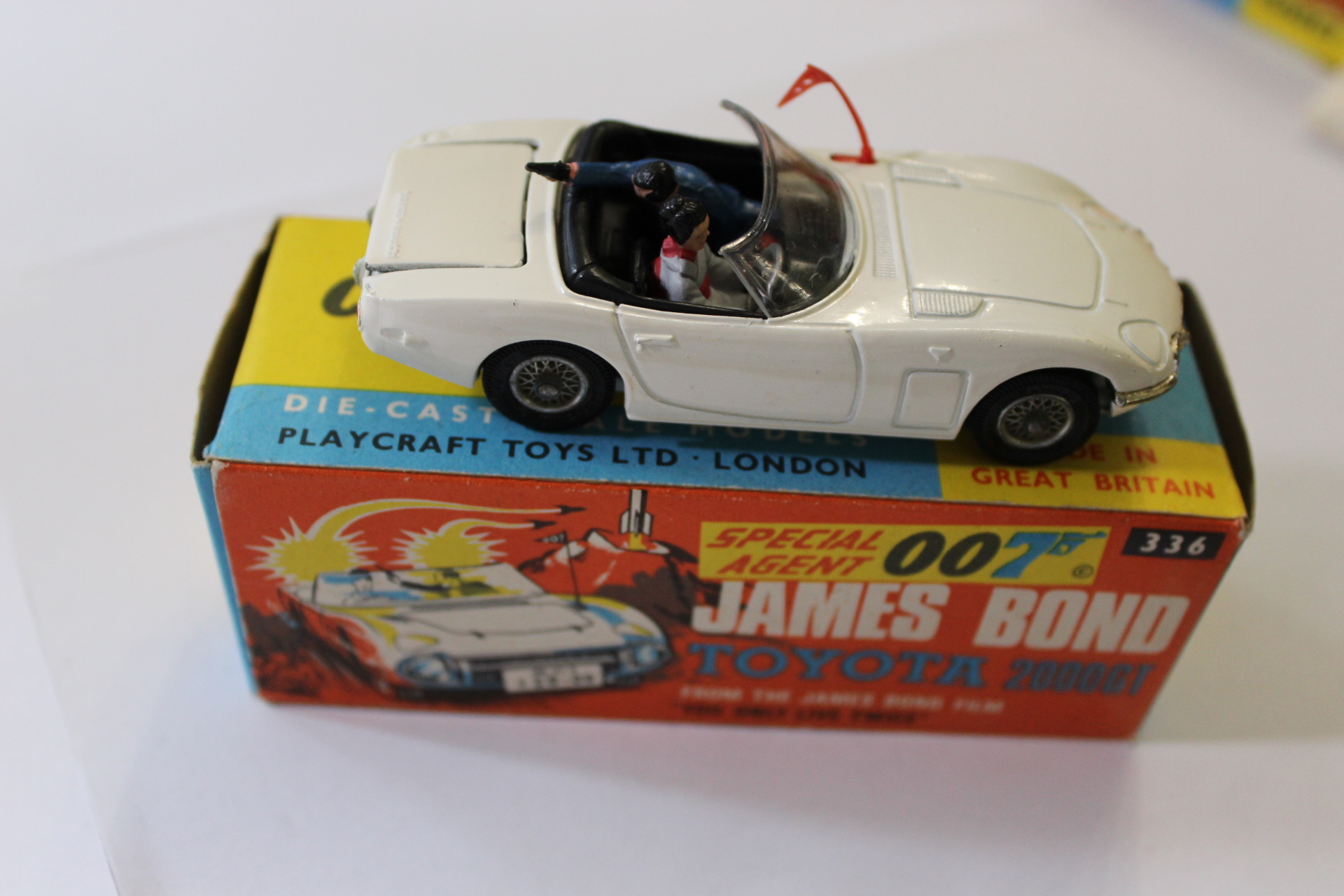 james bond toyota 2000gt corgi toys 336 right side